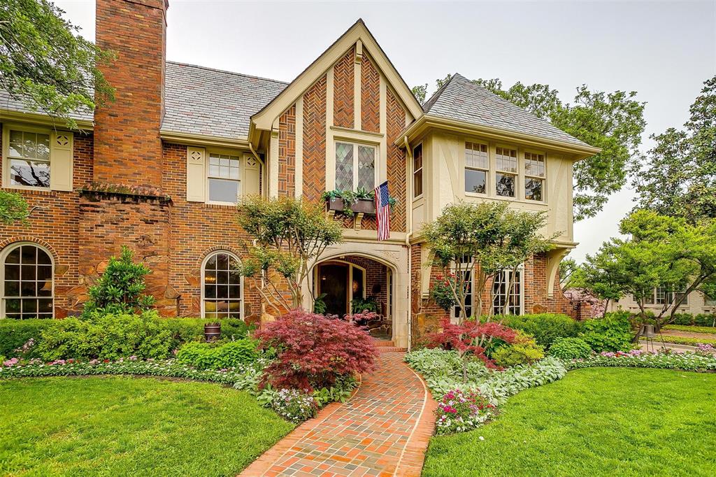 2424 Medford Court W