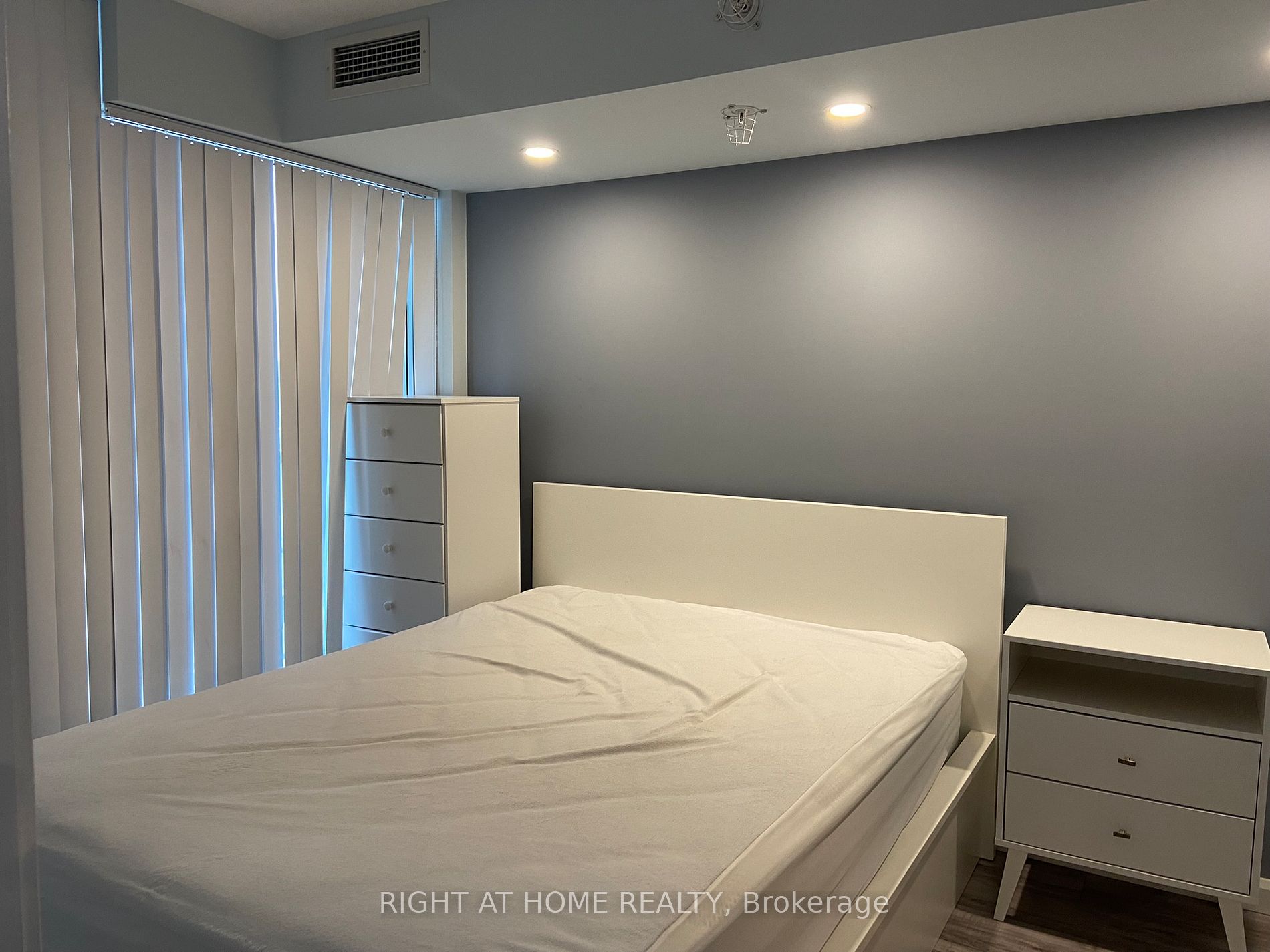 36 Lisgar St 1617