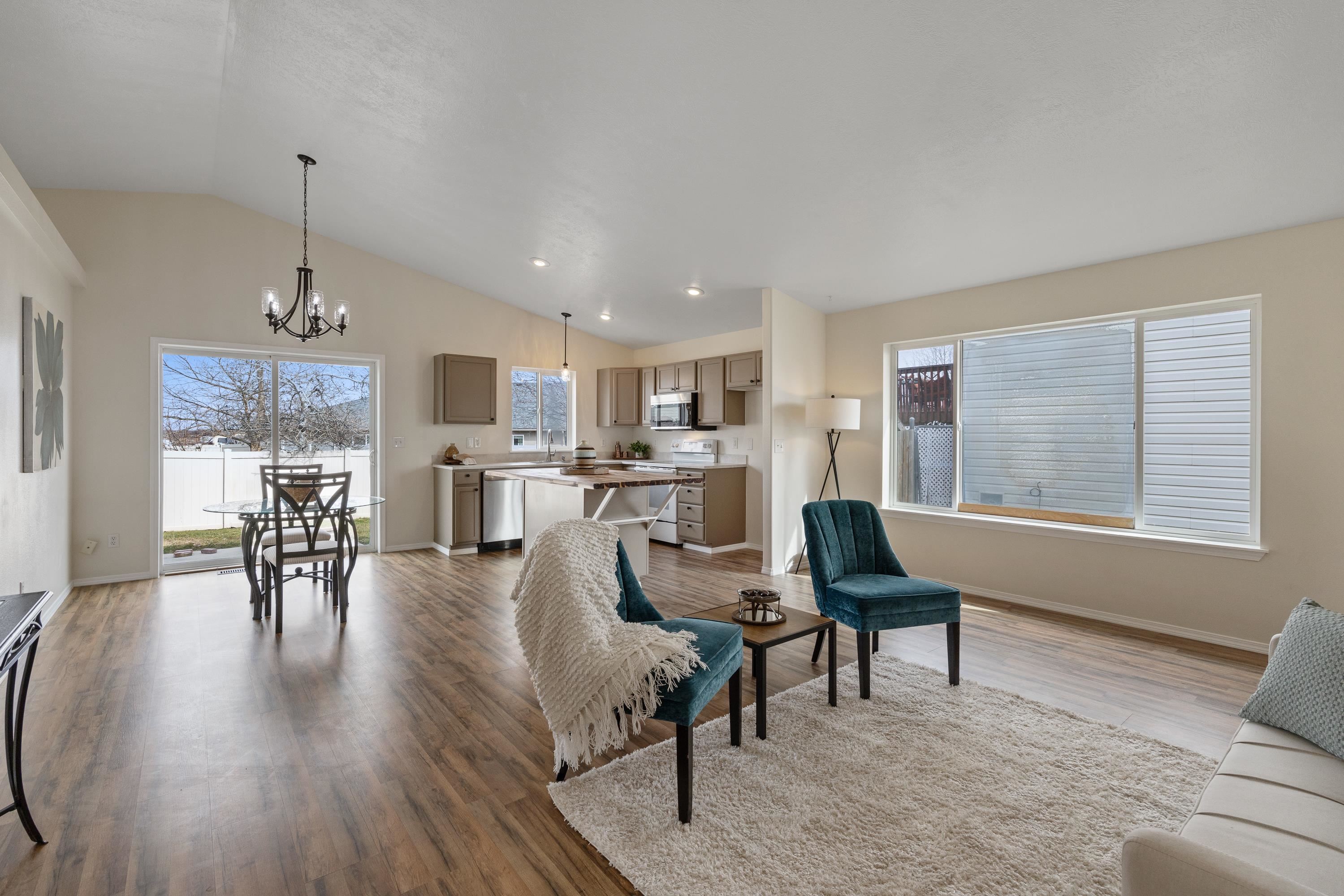 10026 W Barberry Ave