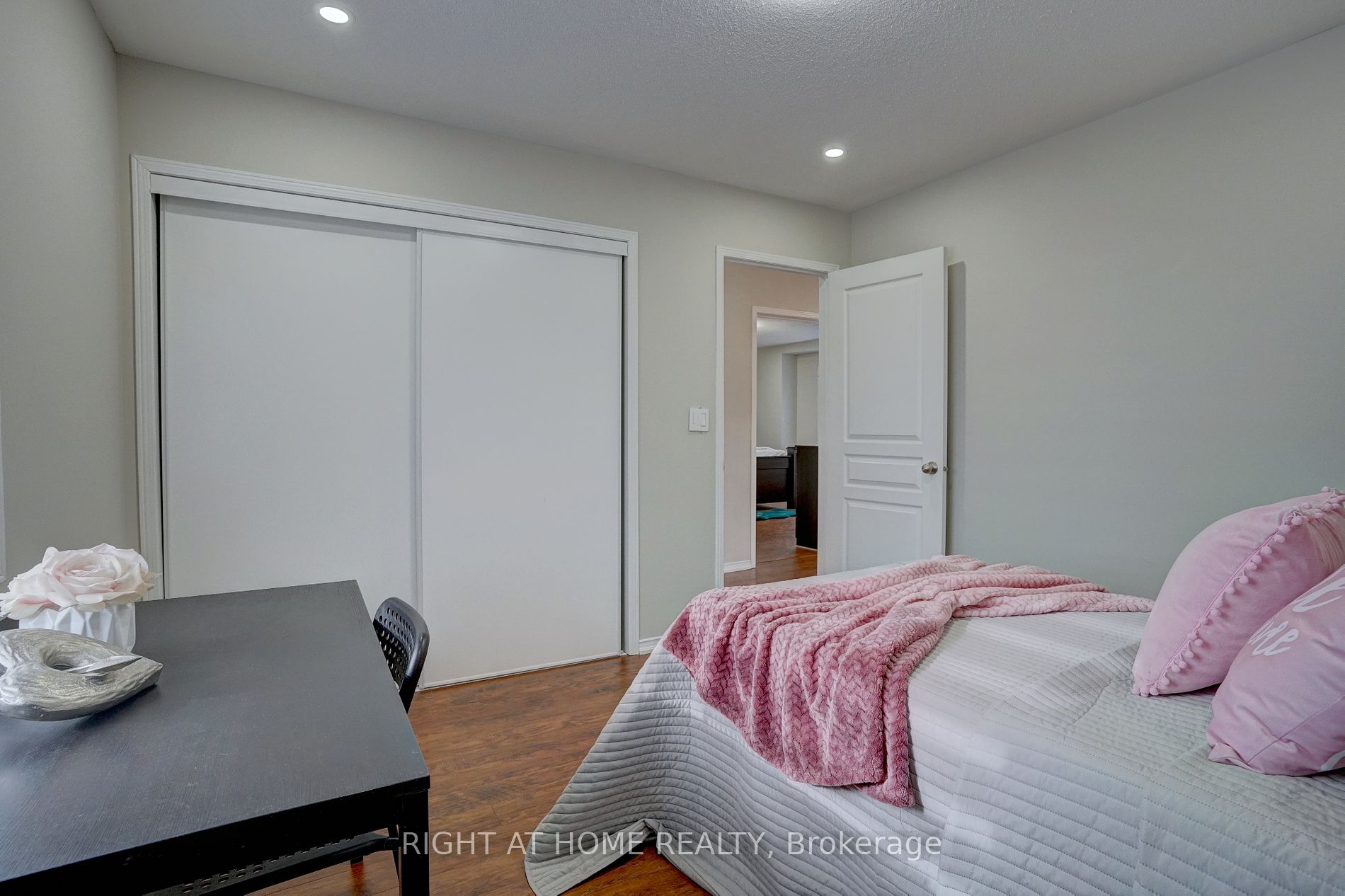 1087 Beneford Rd
