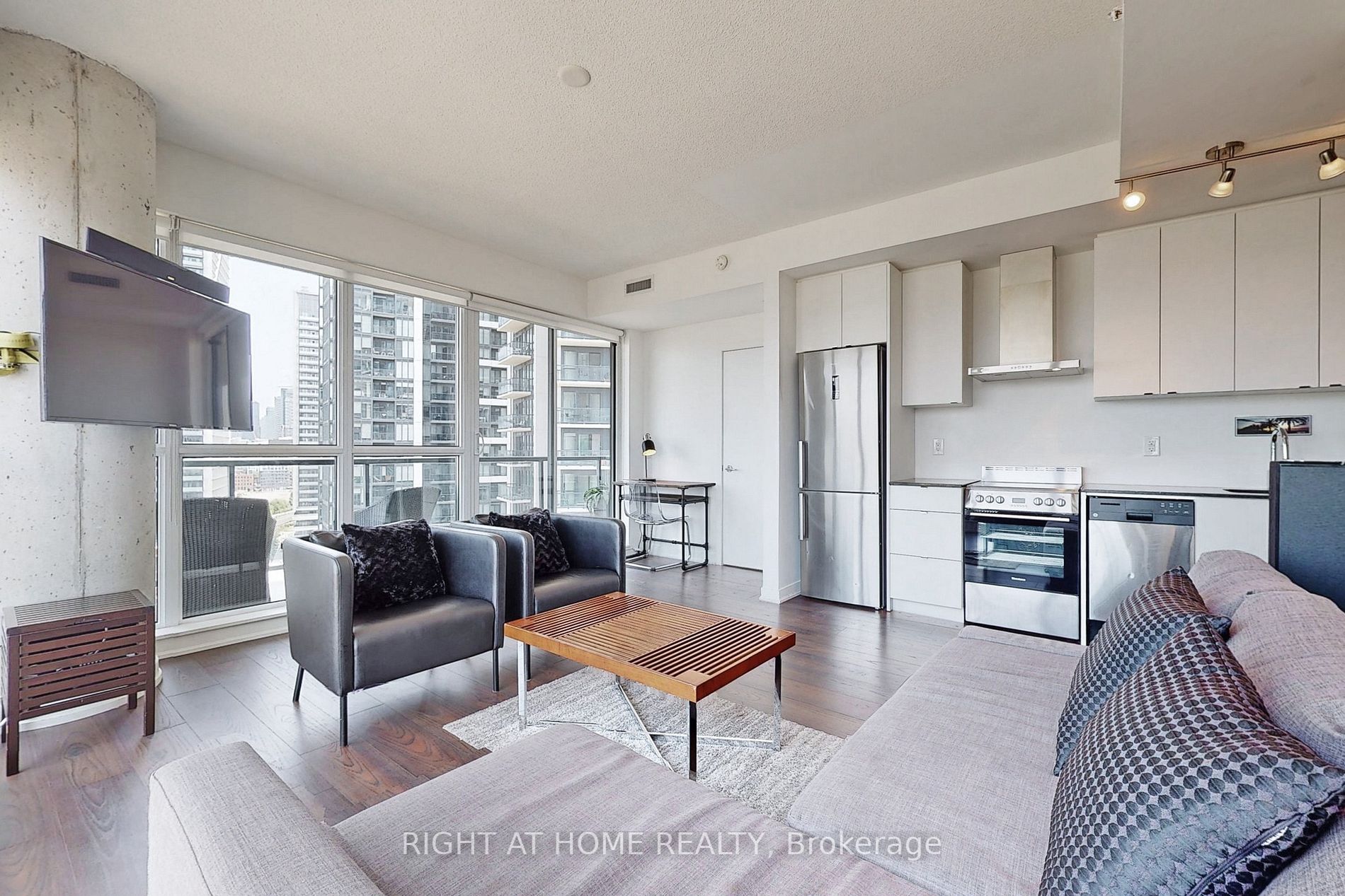 51 East Liberty St 1304