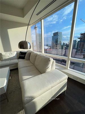 180 University Ave 4102