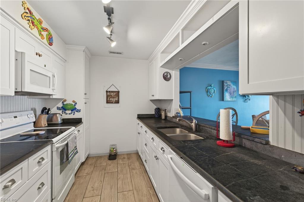 810 E Ocean View Avenue 201