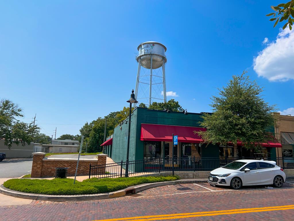 Wonderful Location Downtown near Shops and Retail Stores right across from the Ritz Ampitheatre. Plenty of Public Parking in the renovated Public Parking Lot. This Building is currently 5 units but could be converted into 1 complete unit. It would be Ideal for a Large Formal Restaurant in the very popular and growing Historic Downtown Thomasville. There is a total of 5- Bathrooms. Currently Leases are all on a month-to-month basis. Seller has to give tenants a 60-day notice or continue their leases. Owner just had a Brand-New Roof put on the Entire Building Approximately 3 years ago and it's warranted. Very high traffic area w/ a lot of walking traffic as well. Ampitheater hosts many events throughout the year. There is land behind the building that could be useful to the buyer as well. There are so many opportunities that are knocking here! Seller is a Licensed Real Estate Broker in the state of Georgia. Give your Favorite Realtor a call today!