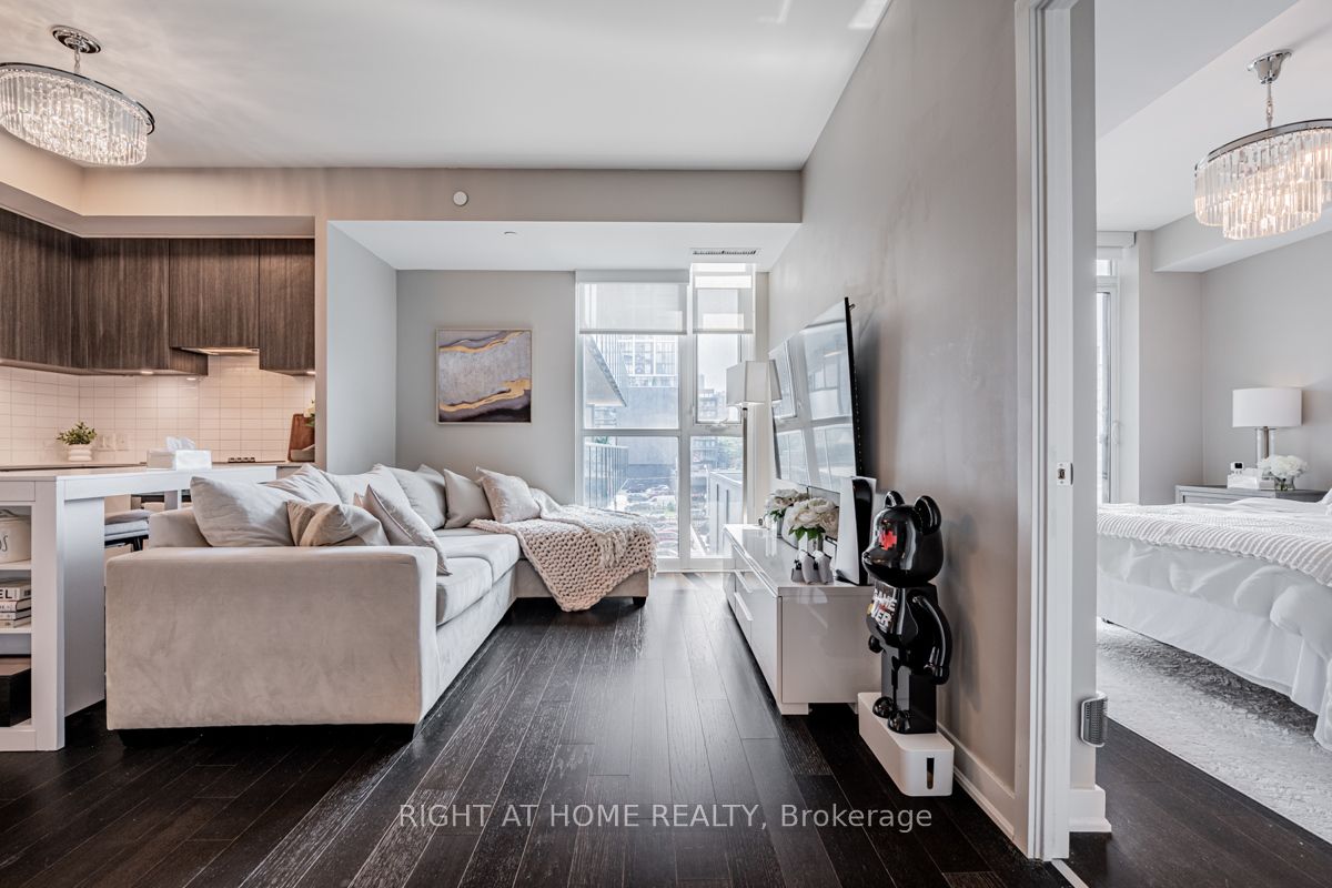 120 Parliament St 405