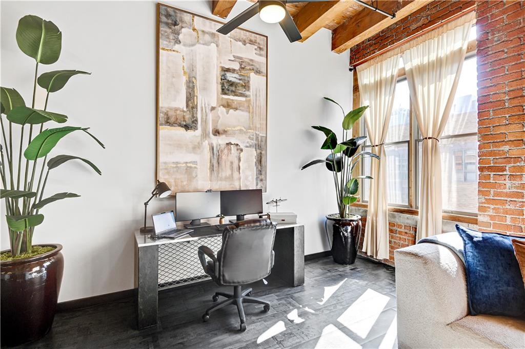 306 W 7th Street 302