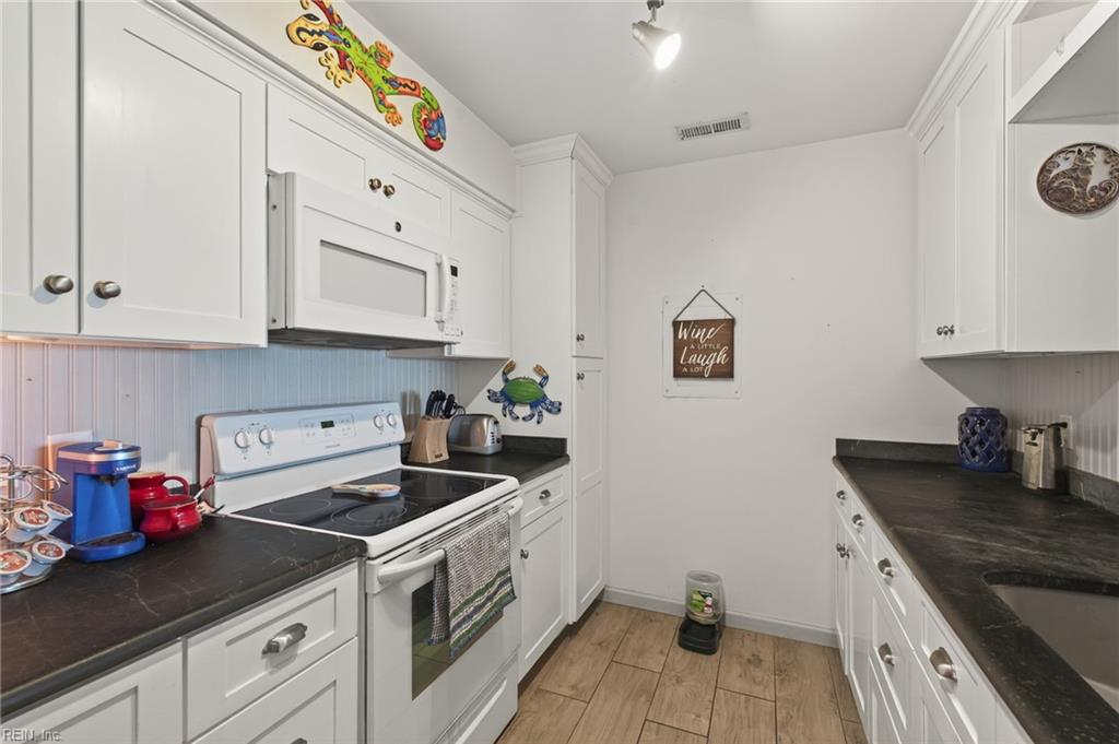 810 E Ocean View Avenue 201