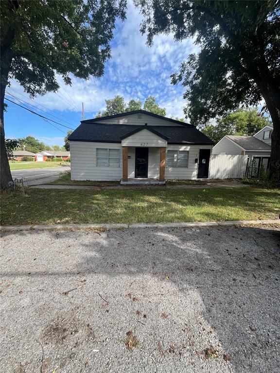 ONLINE AUCTION! This is a single family property that has been converted into five rental units. Would be a fantastic opportunity for long-term, mid-term, short term rentals. No restrictions/HOA.  Current tenant has no lease so new owner can negotiate with tenant to sign lease at mutually agreed upon rent rate or serve notice to vacate. Main unit and units 1 and 4 are fairly recently renovated.  No central heat and air at the moment but window units have sufficed so far. Slab has crack, buyer to do due diligence with inspections, etc. Main unit has space for washer and dryer but other units do not. Utilities would be included in rent as property is not separately metered. New roof August 2024.

Property will be sold at online auction. Multiple properties available. Auction is live now and ends on Wednesday, October 22nd at 7 pm, buyers can bid anytime before then.  3% buyer premium applies at auction.  All properties are sold as-is, seller will make no repairs. Buyers are encouraged to do due diligence and any contractor walk-throughs or inspections prior to bidding. Seller reserves right to accept offer prior to bidding end, at their discretion. All properties will need to be purchased either with cash or a hard money loan. 

Buyer to verify all information.
