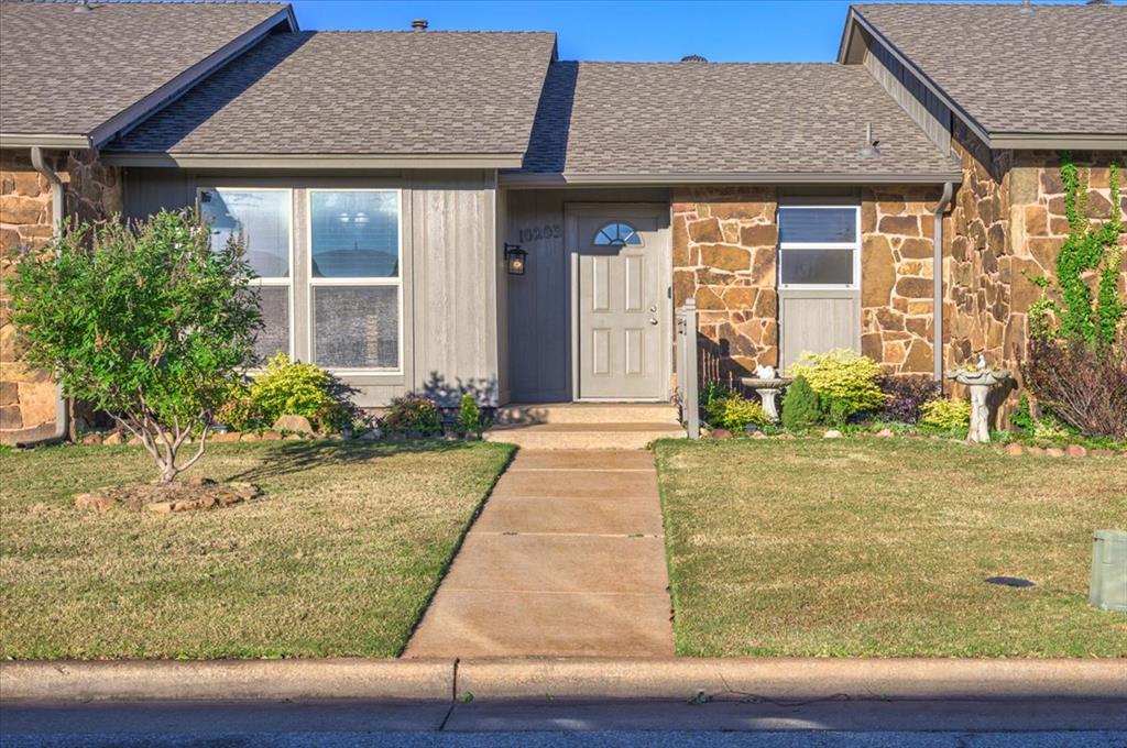 Welcome to 10203 Shadowview Dr — a charming 2-bedroom, 1-bath home in a quiet and well-established Oklahoma City neighborhood.
This beautifully maintained triplex unit offers comfortable living with a spacious two-car garage, open floor plan, and plenty of natural light. The home provides a perfect balance of privacy, convenience, and affordability.  Located in a peaceful community, residents enjoy access to tennis courts and a private lake great for fishing. The neighborhood is known for being quiet and friendly, while still offering easy access to shopping, dining, highways, and entertainment. Whether you’re a first-time homebuyer, downsizing, or looking for an ideal Airbnb or investment property, this home checks every box for low-maintenance living and long-term value.