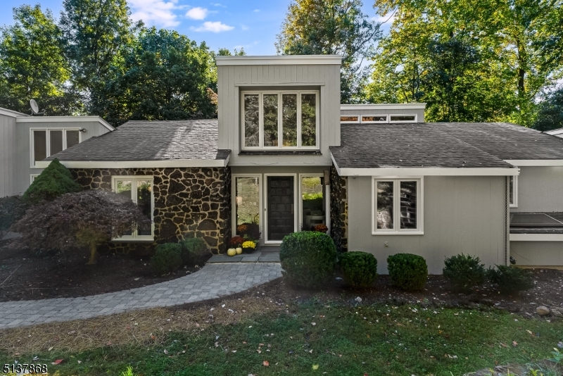 33 Crest Dr