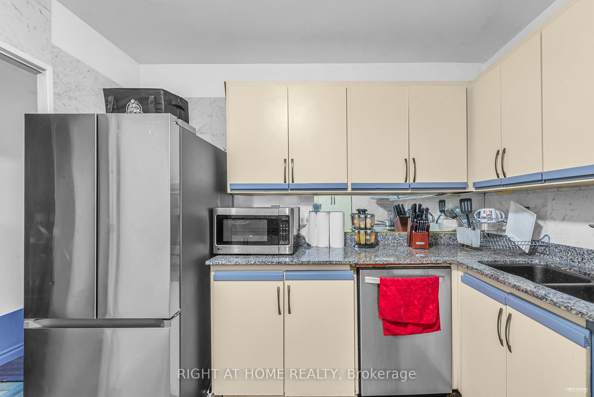 2323 Confederation Pkwy 408