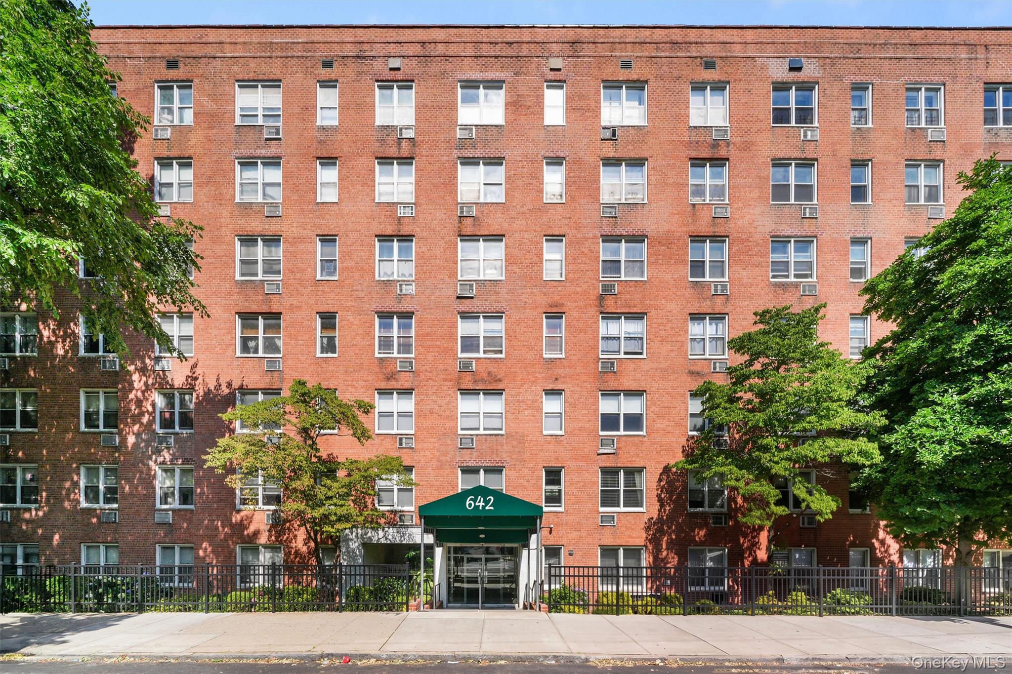 642 Locust Street 4H