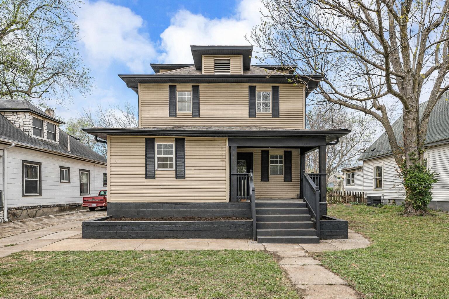 1885 N Douglas Avenue
