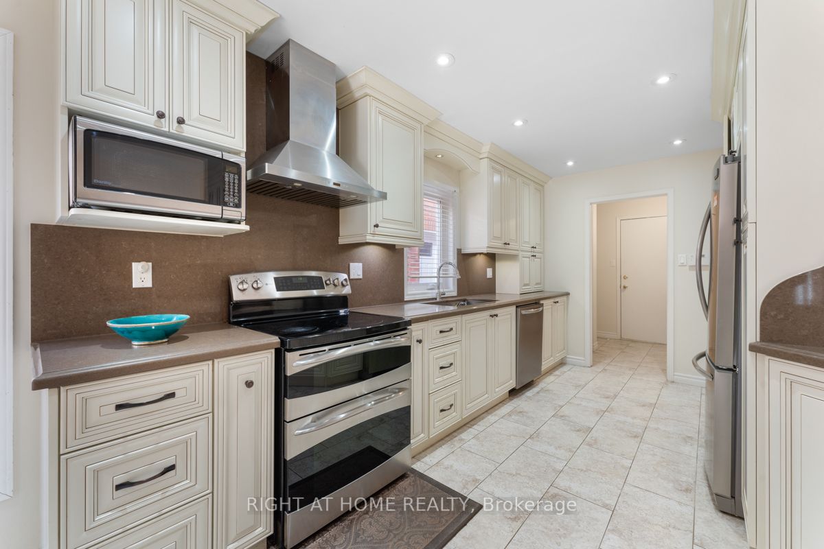 4012 Colonial Dr