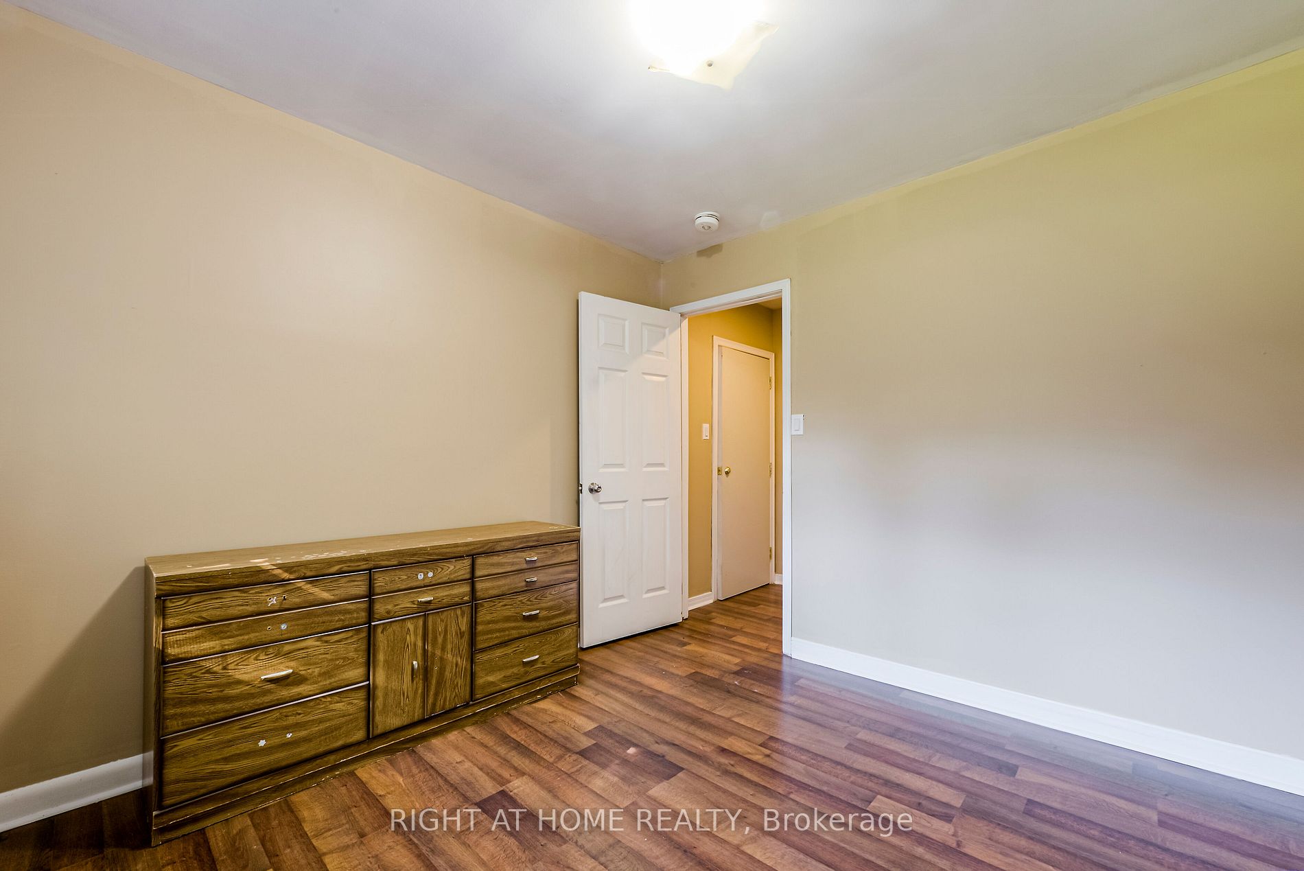 1715 Rossland Rd Main B