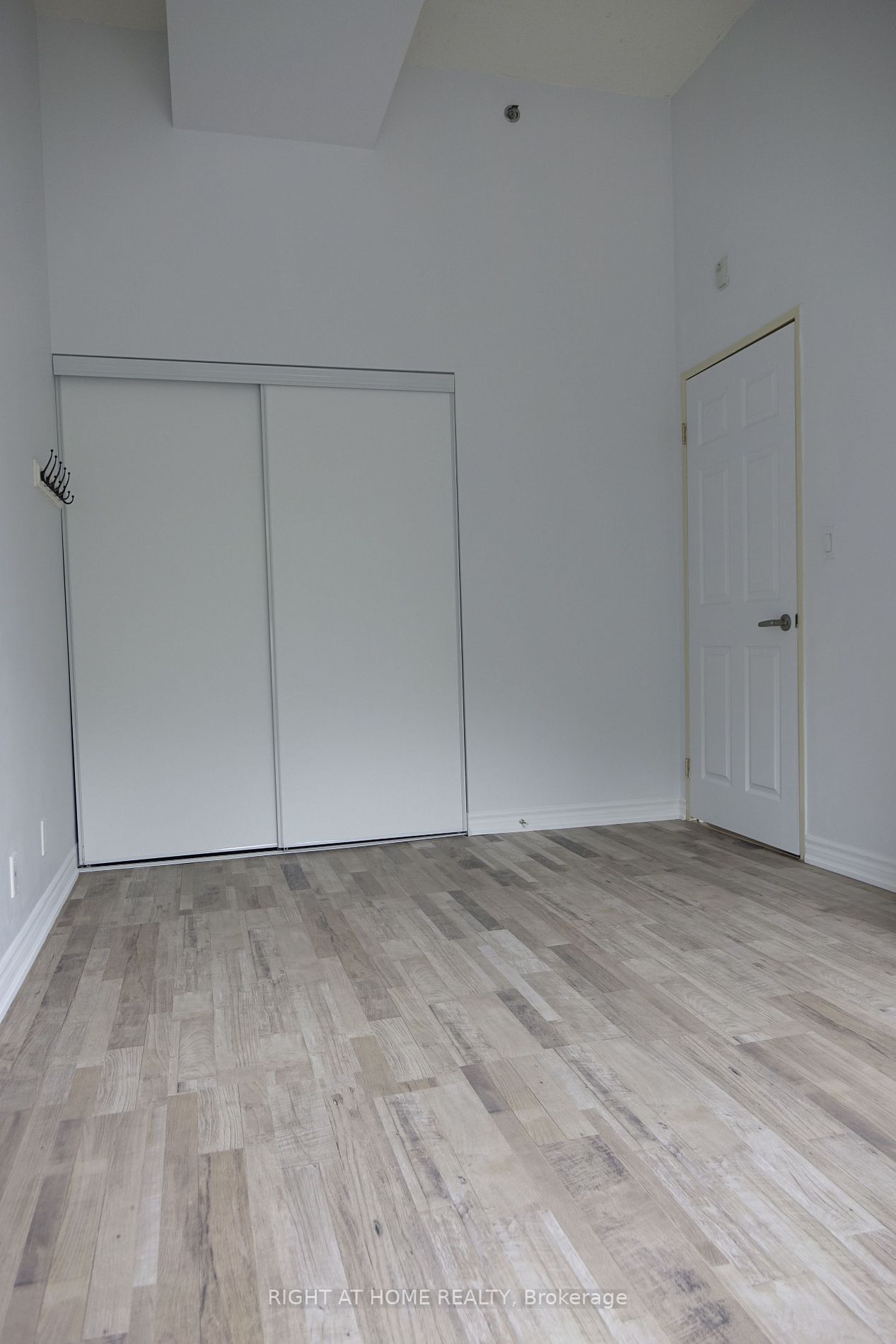 11 Christie St St 101