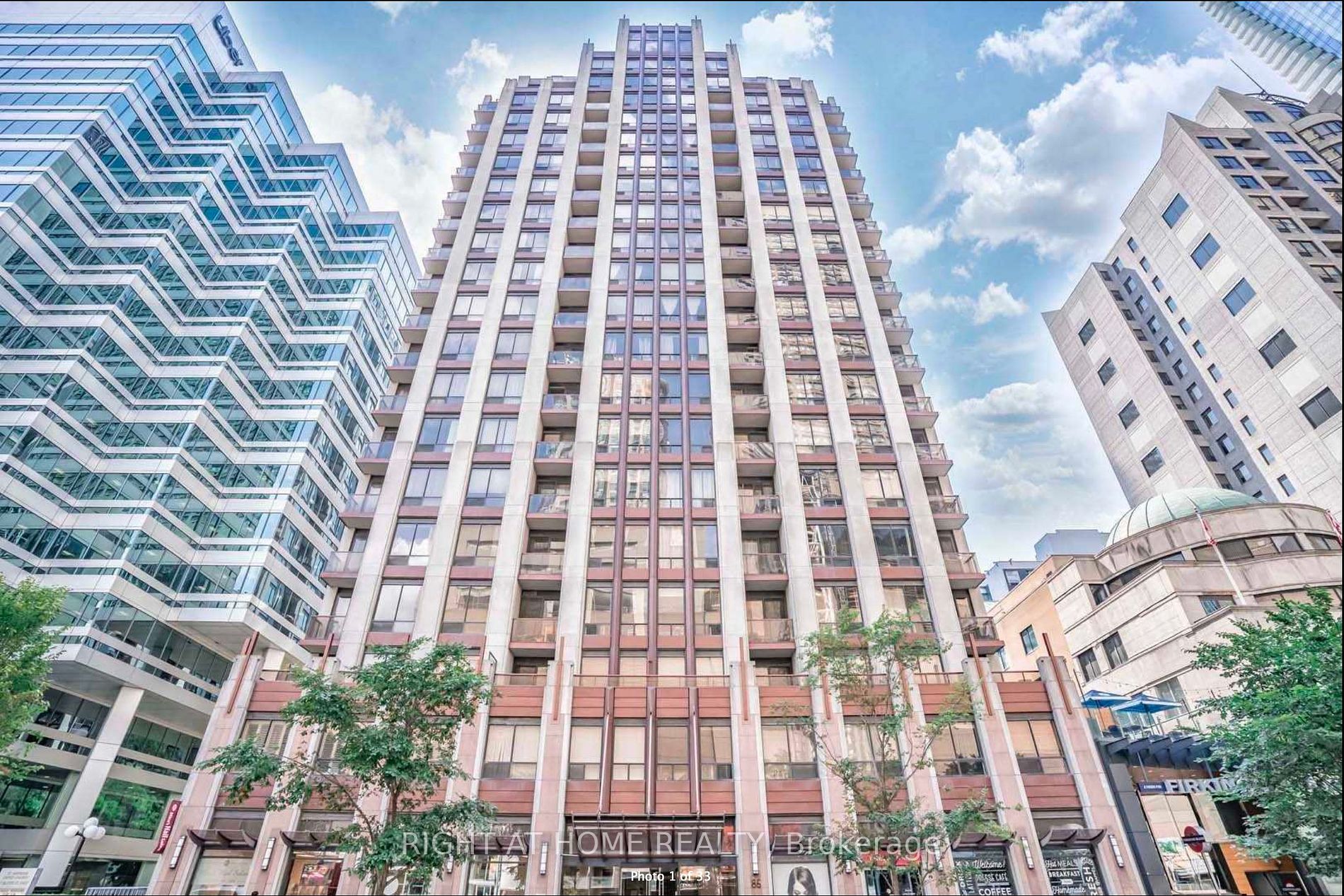 85 E Bloor St 902