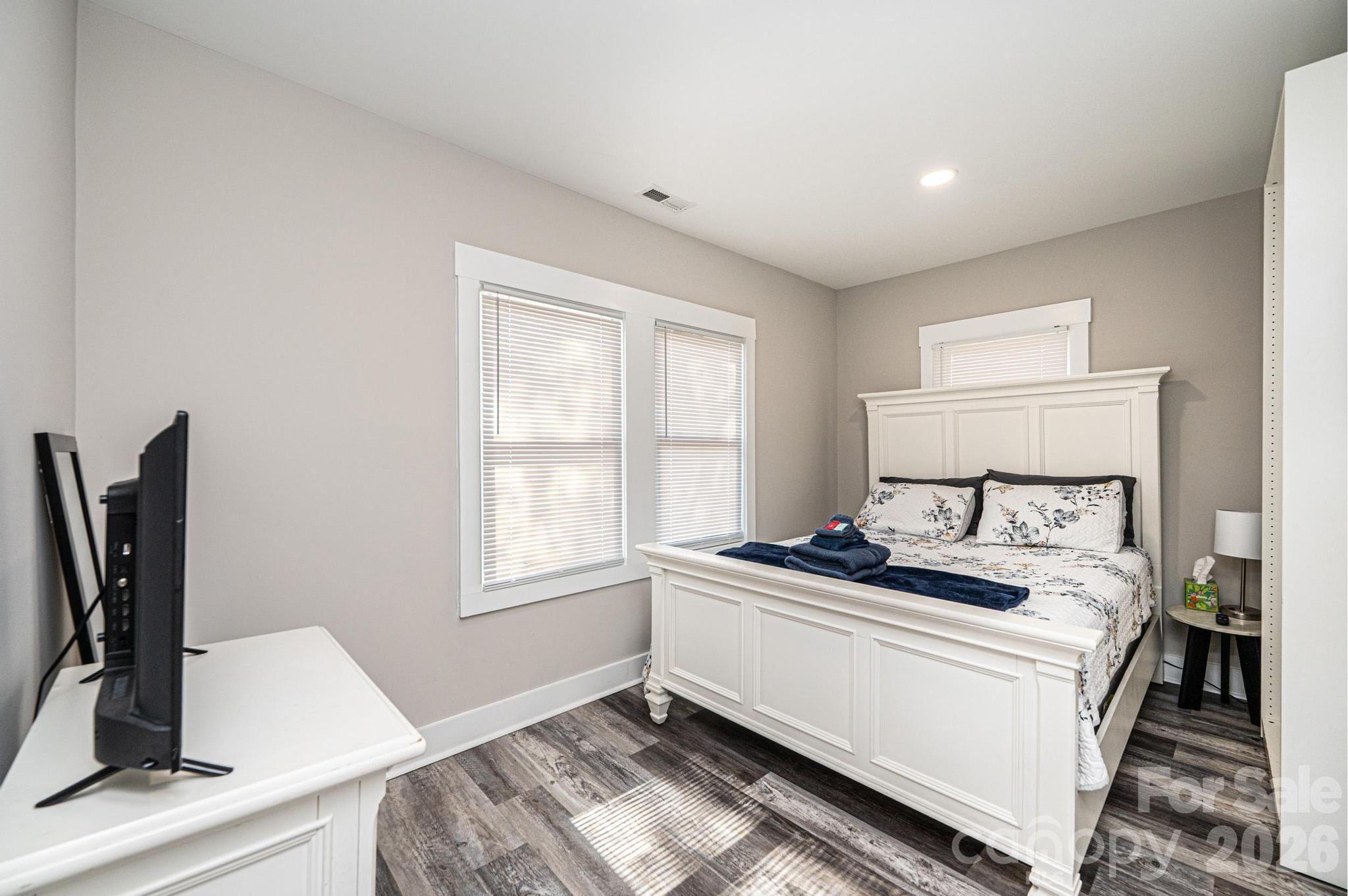 308 W Sycamore Street