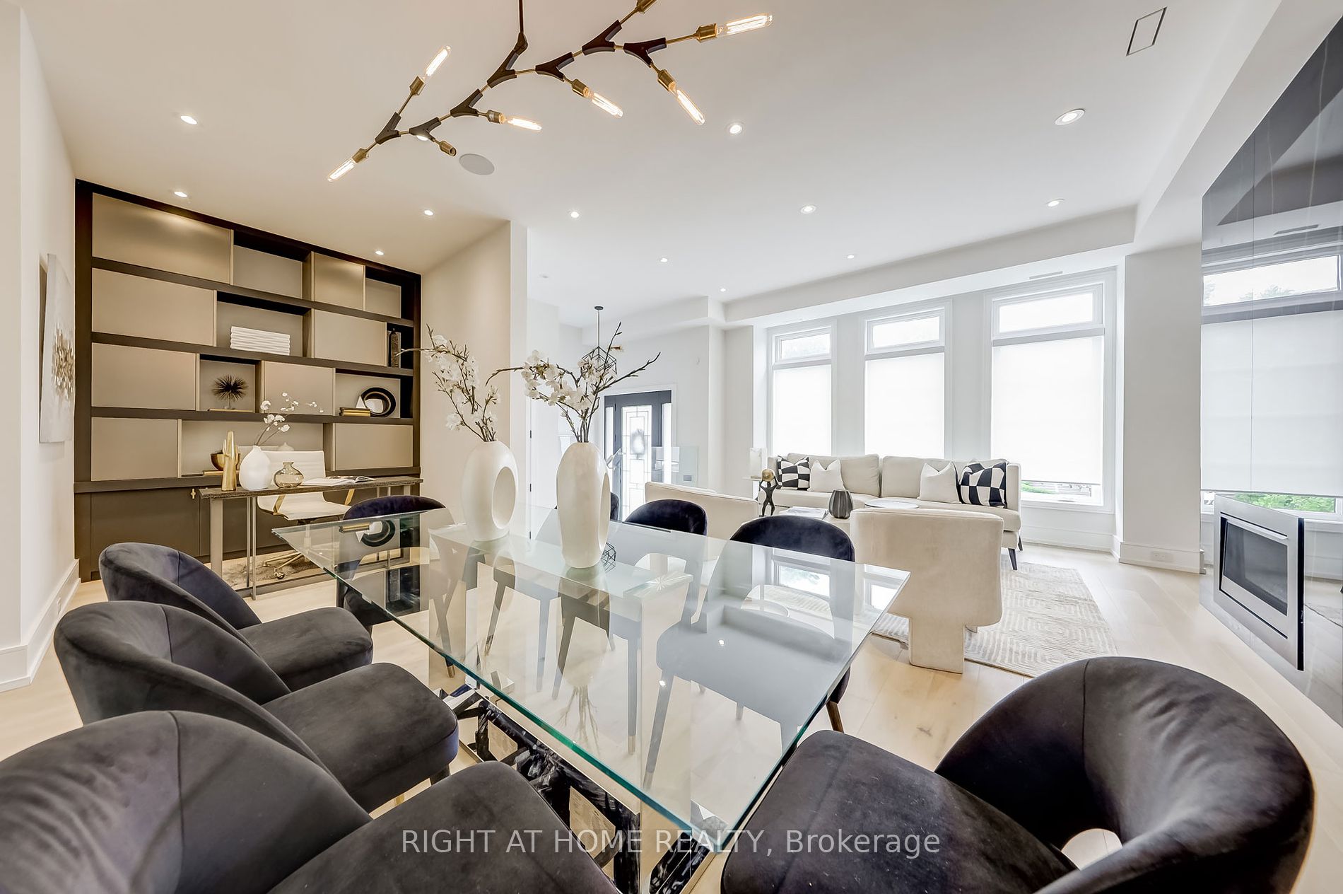 102 Parklea Dr