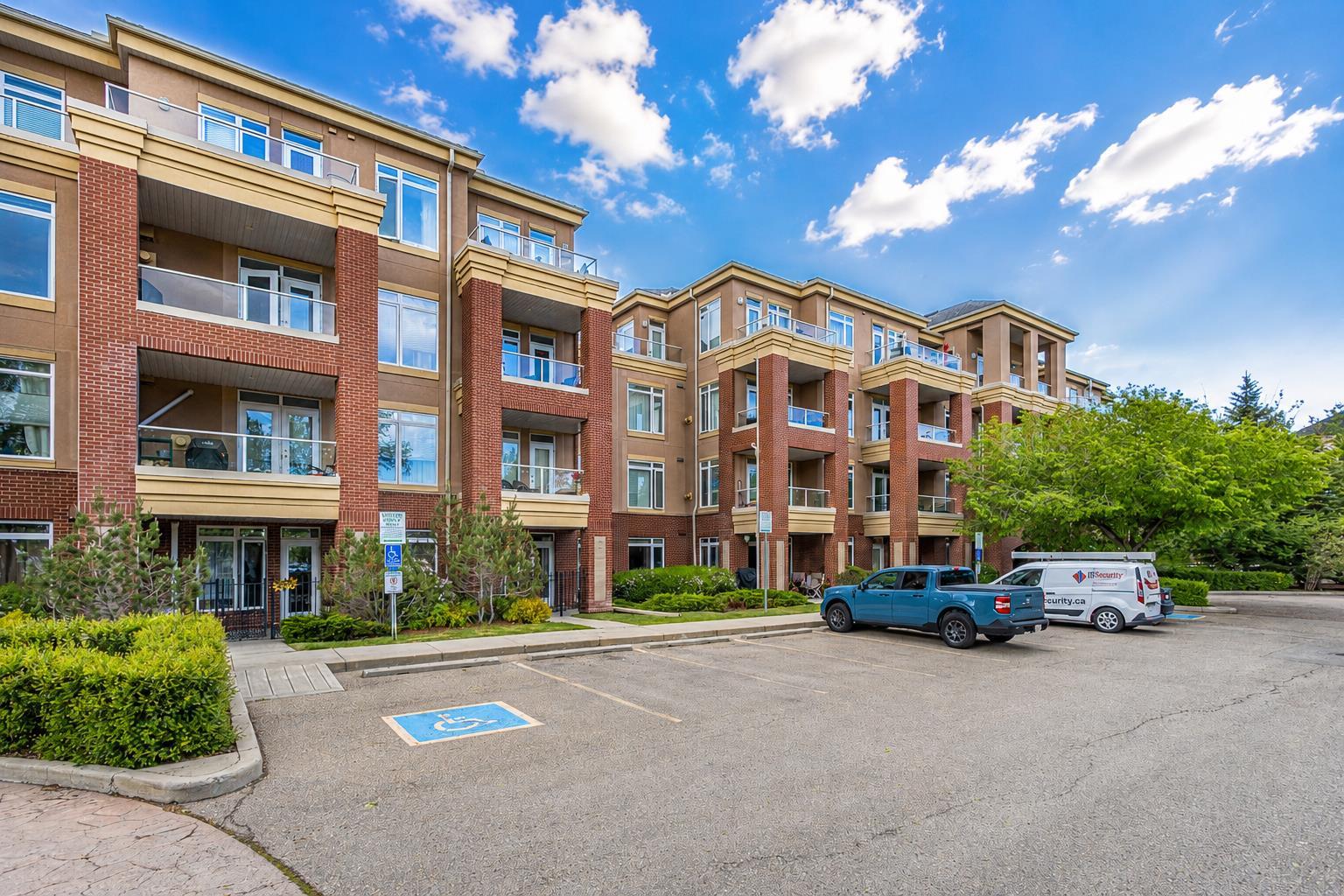 10 Hemlock Crescent SW 306