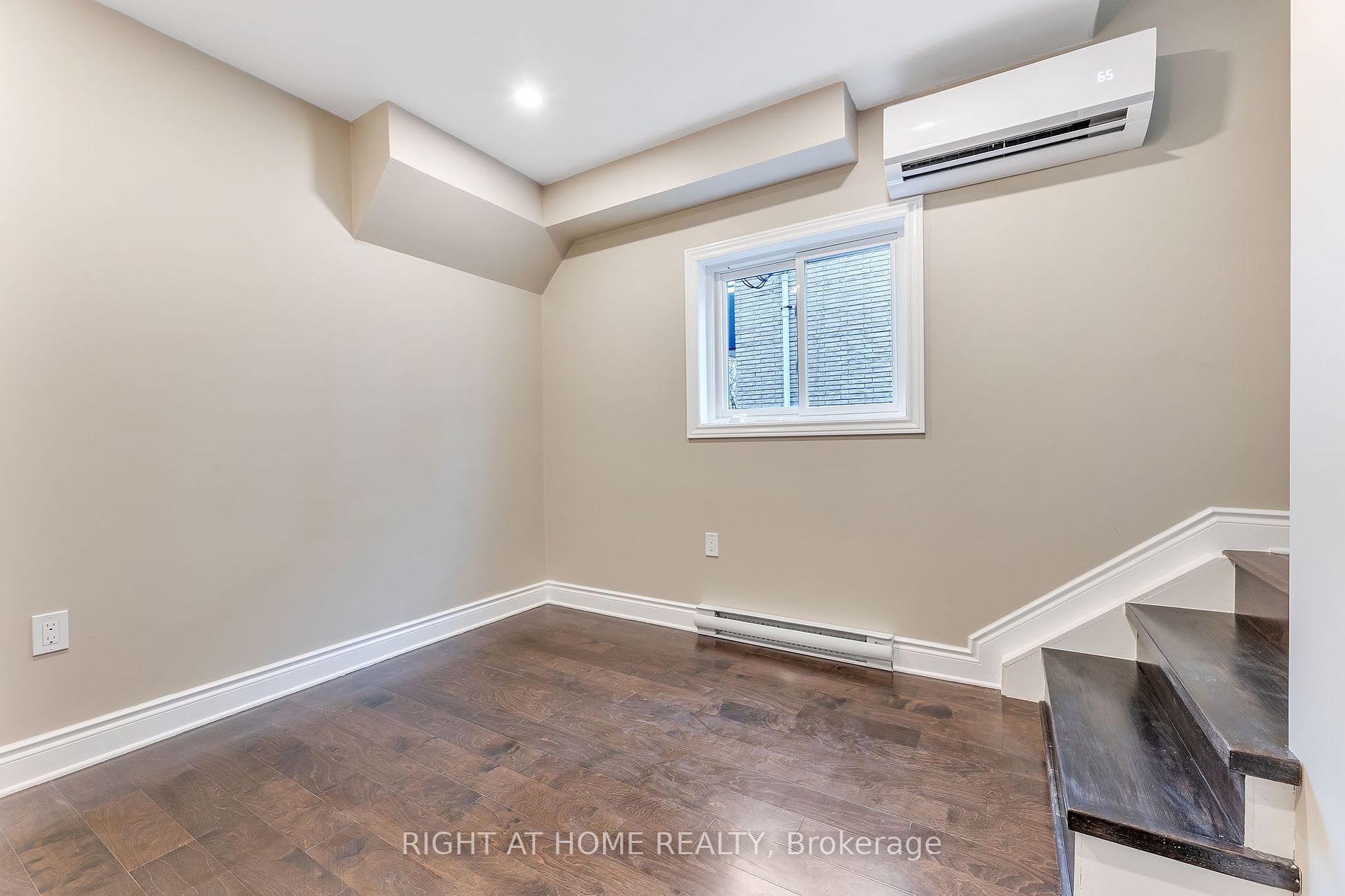 100 Cromwell Ave 1
