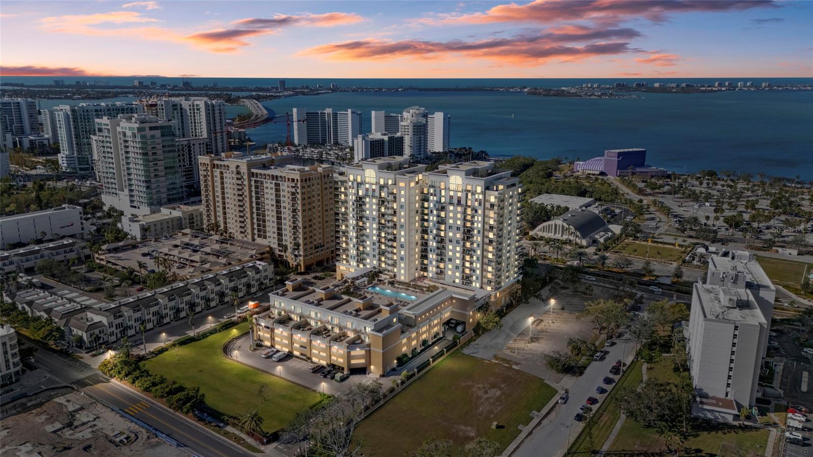 800 N Tamiami Trail 611