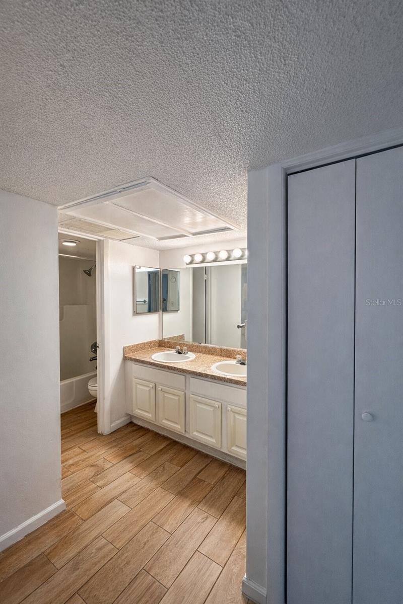 2505 N Alafaya Trail 8
