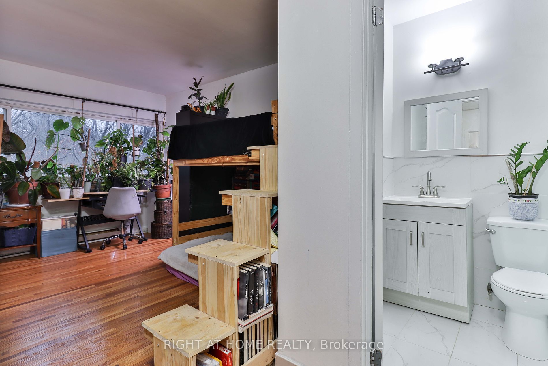 19 London Green Crt 98