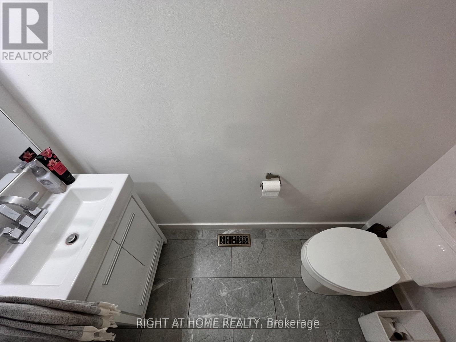 70 Fairmeadow Pl Upper