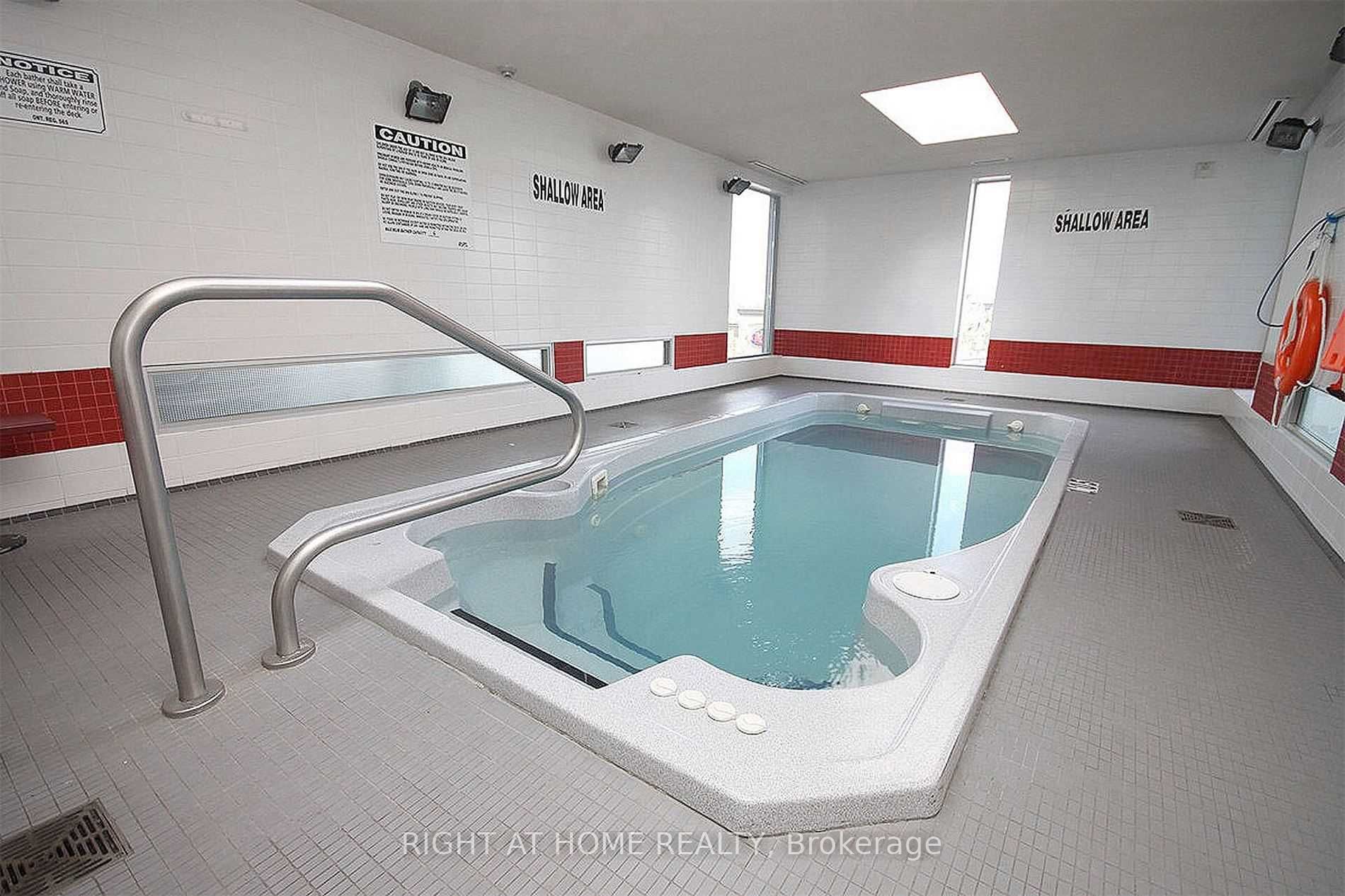 1050 The Queensway Ave 808