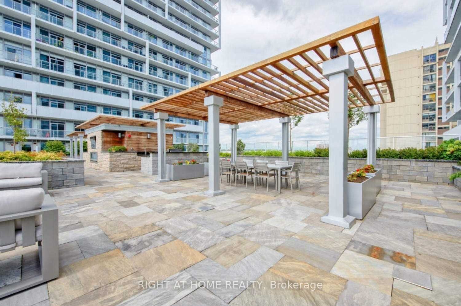 65 Speers Rd 203