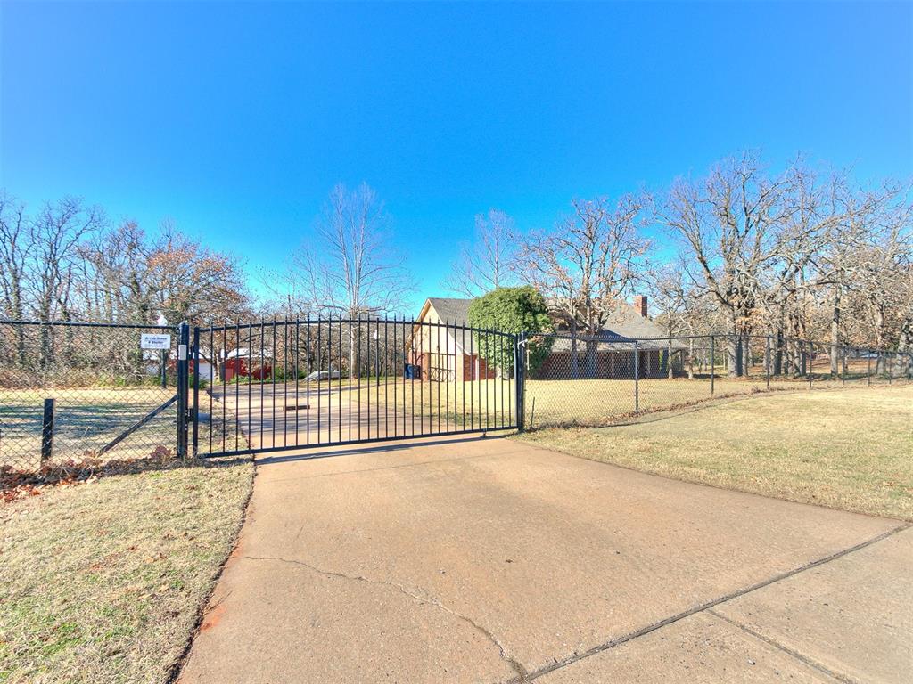 9901 Woodview Drive