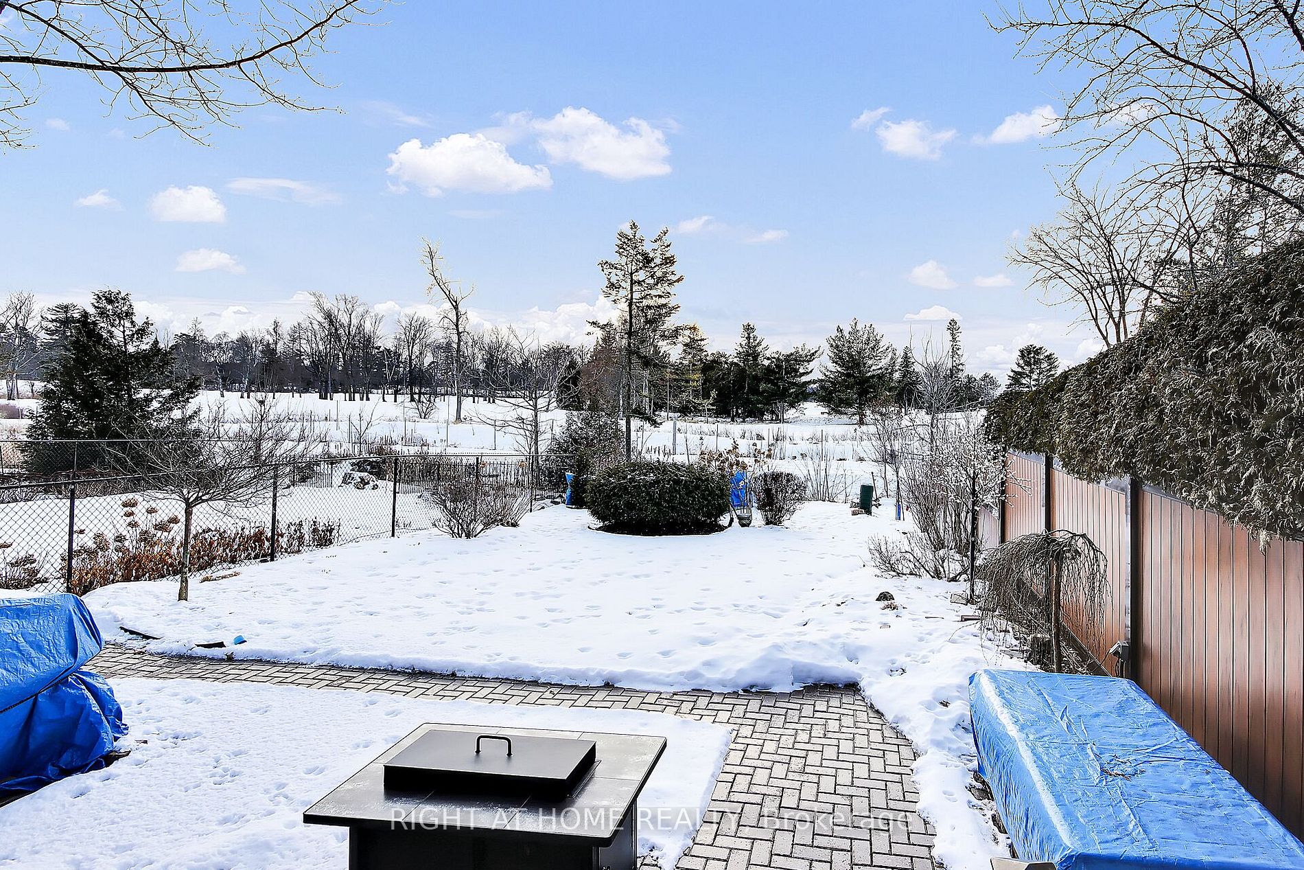3468 Paul Anka Dr