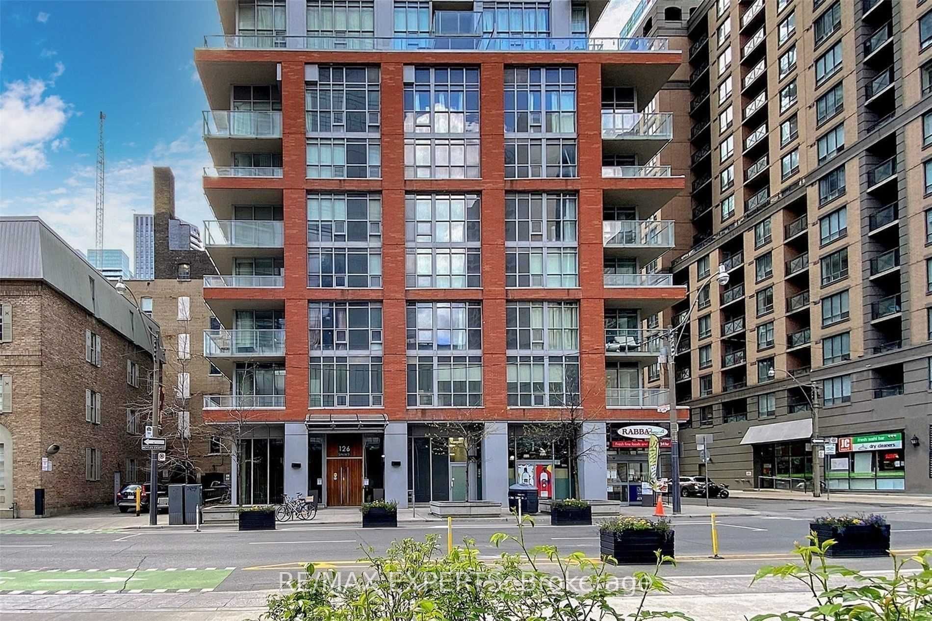 126 Simcoe St 302