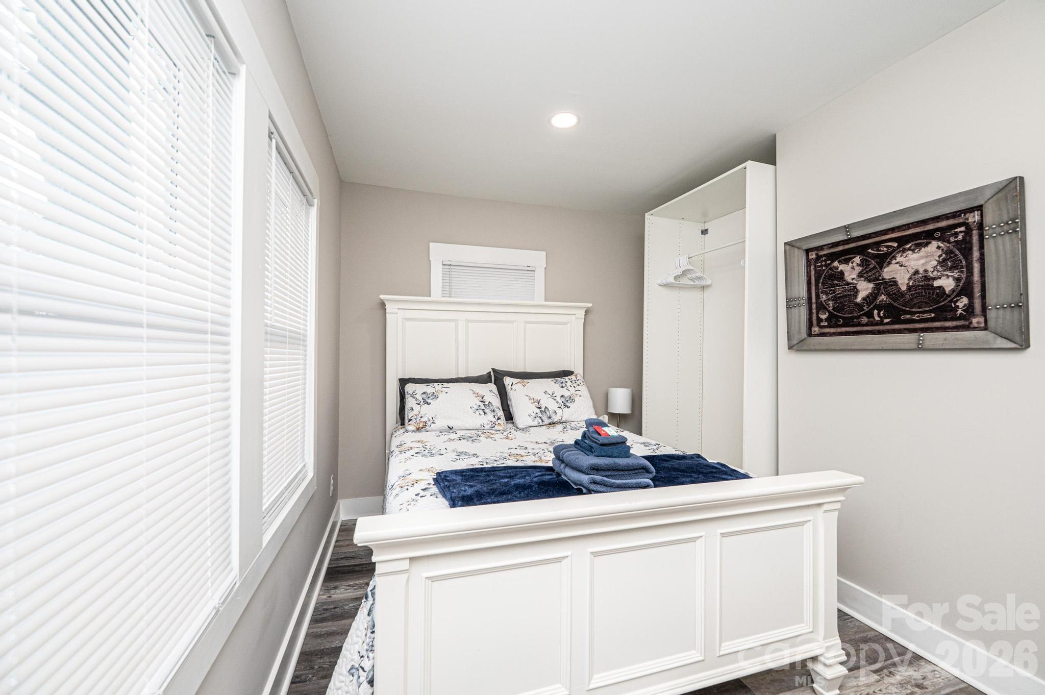 308 W Sycamore Street