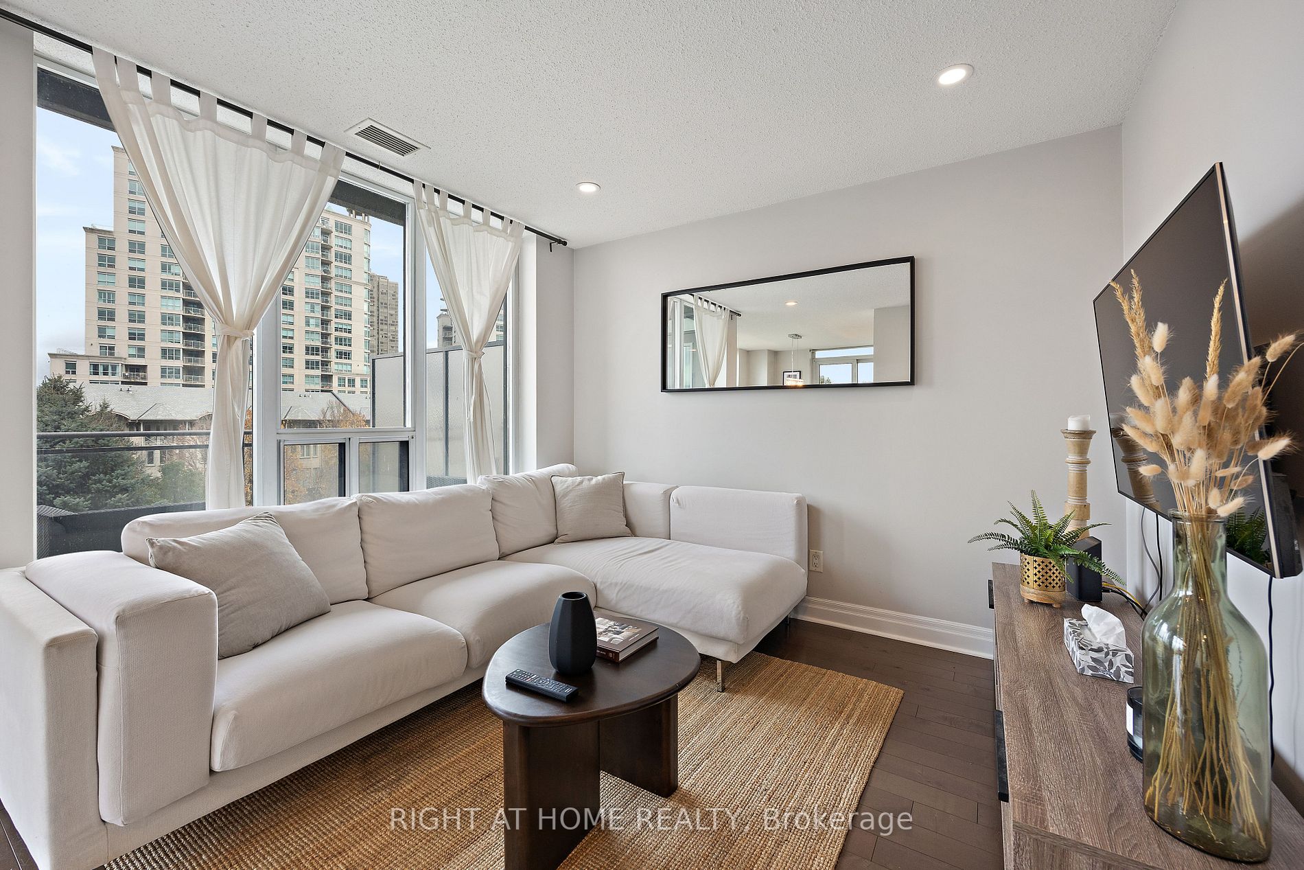 2119 W Lake Shore Blvd 405