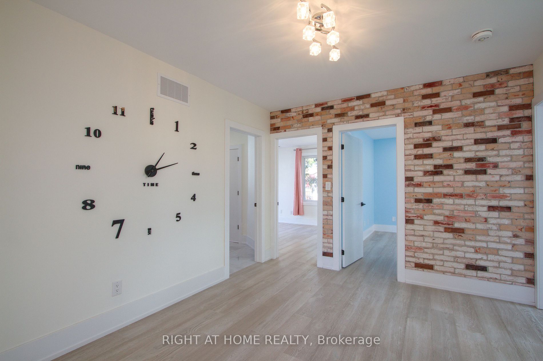 133 Roxborough Rd Main