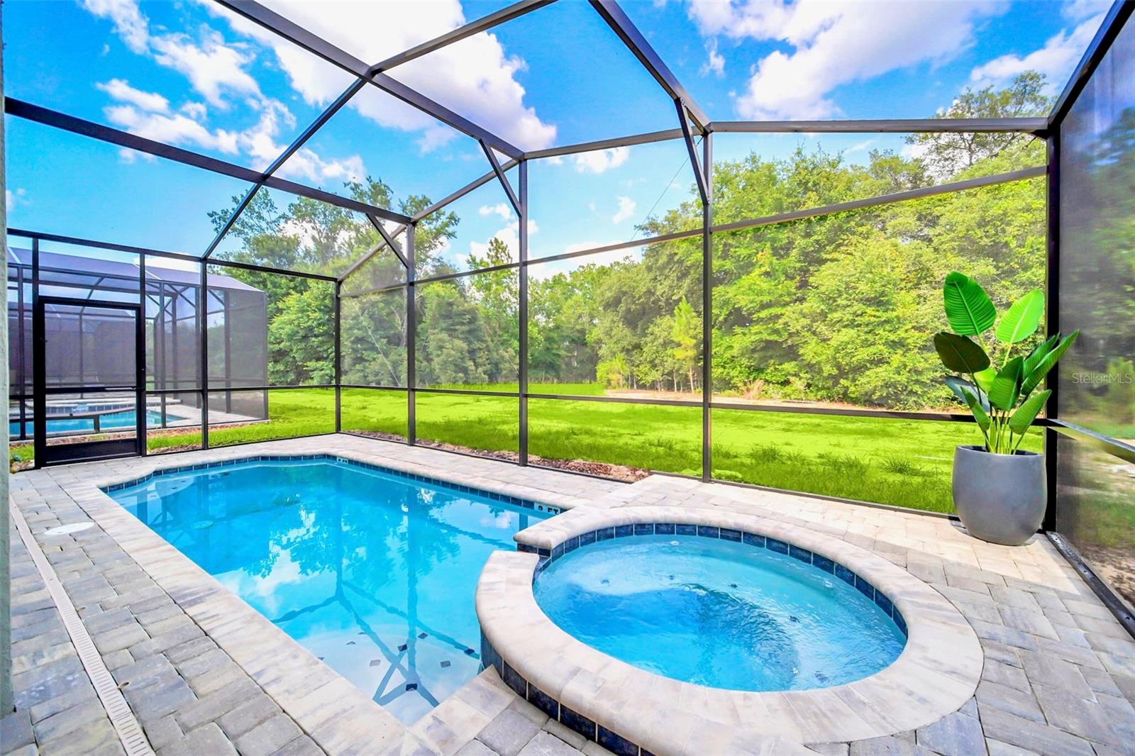 1959 Tropical Palms Circle