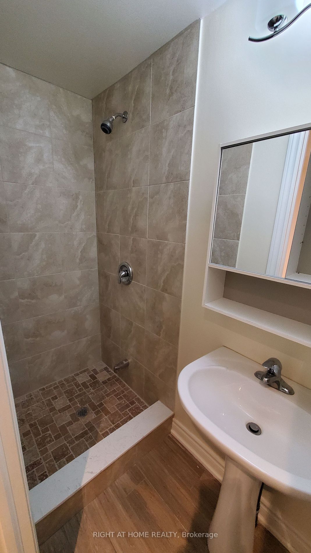 743 Banks Cres