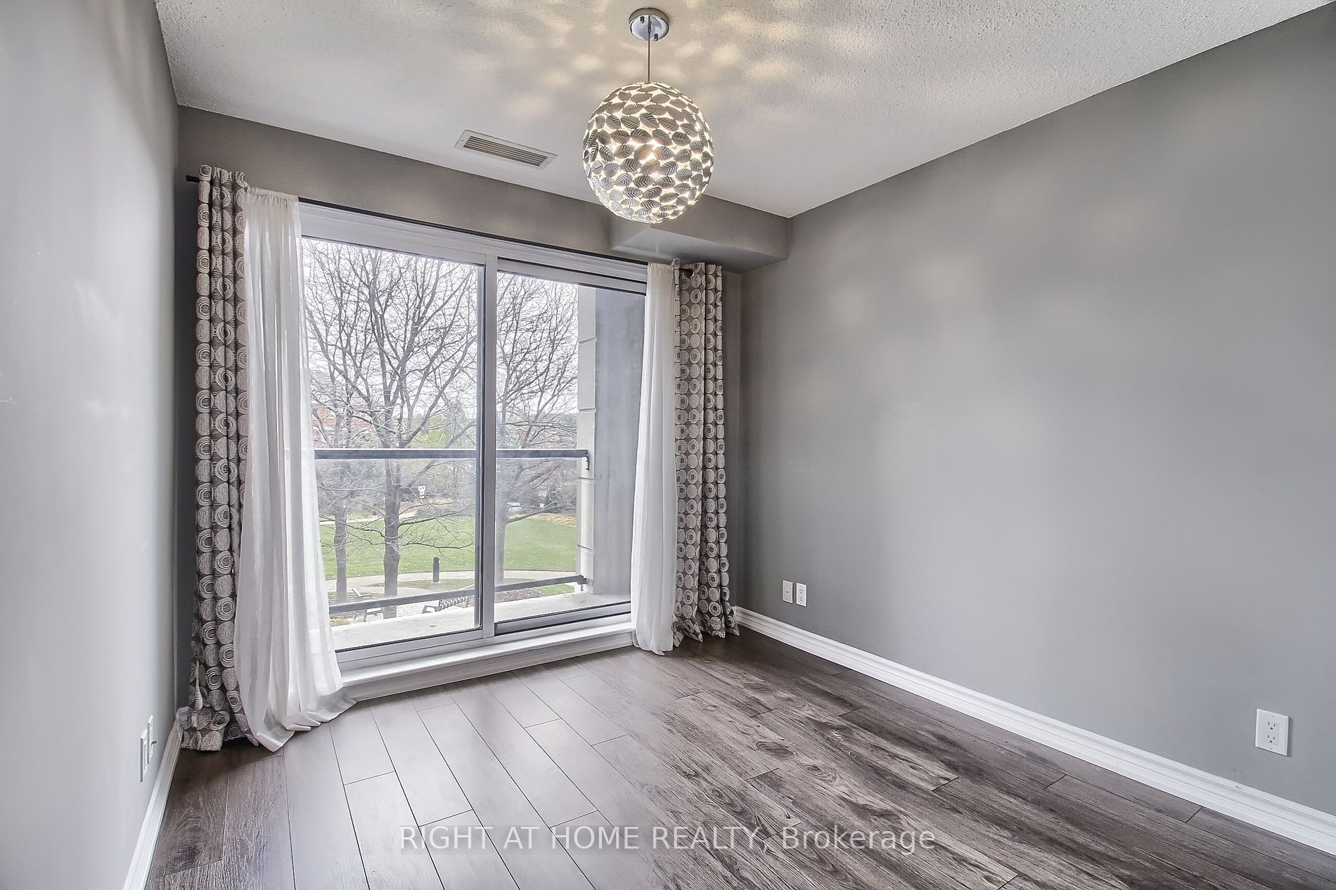 18 E Harding Blvd 223