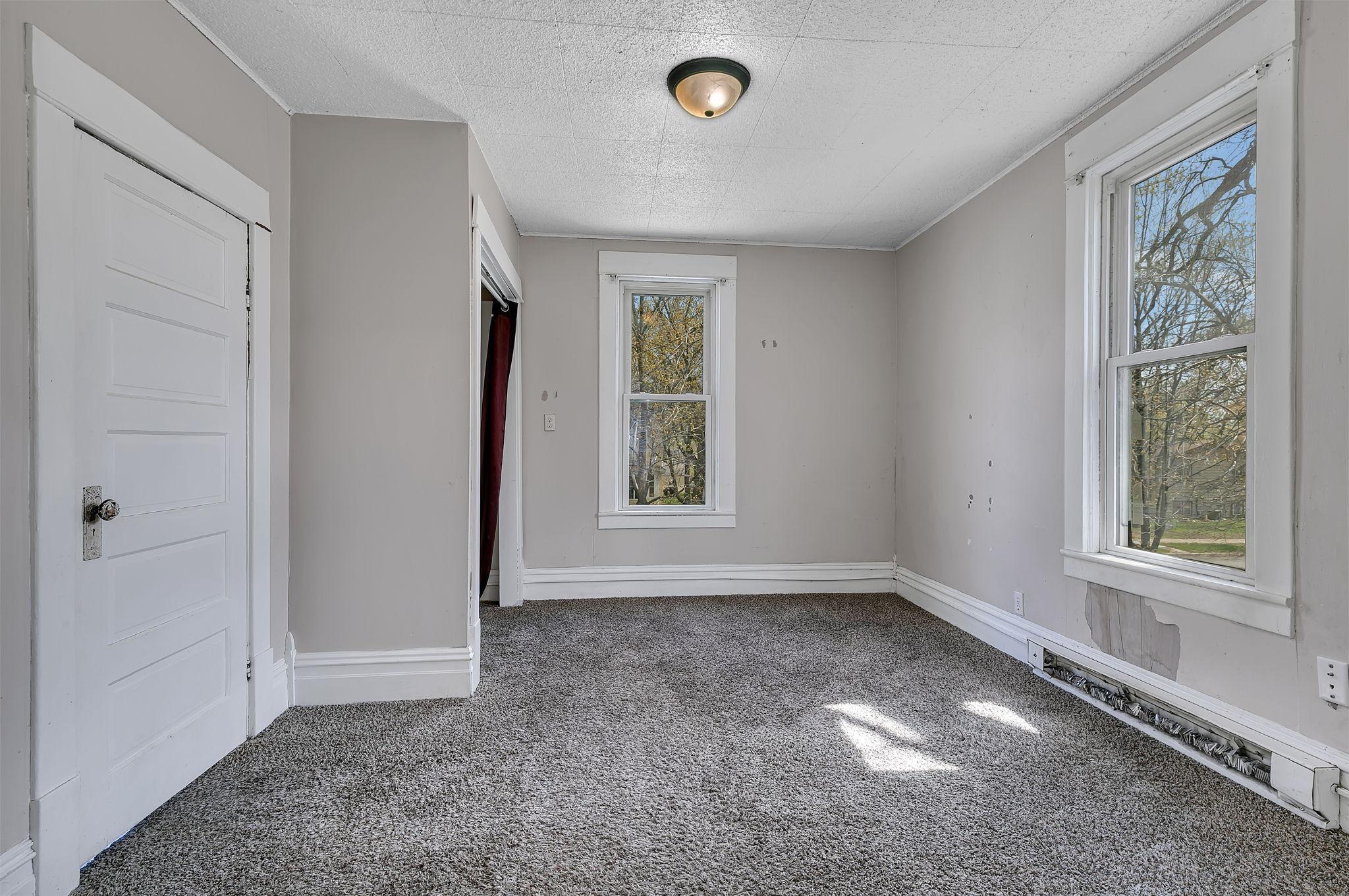 215 3rd Avenue NE