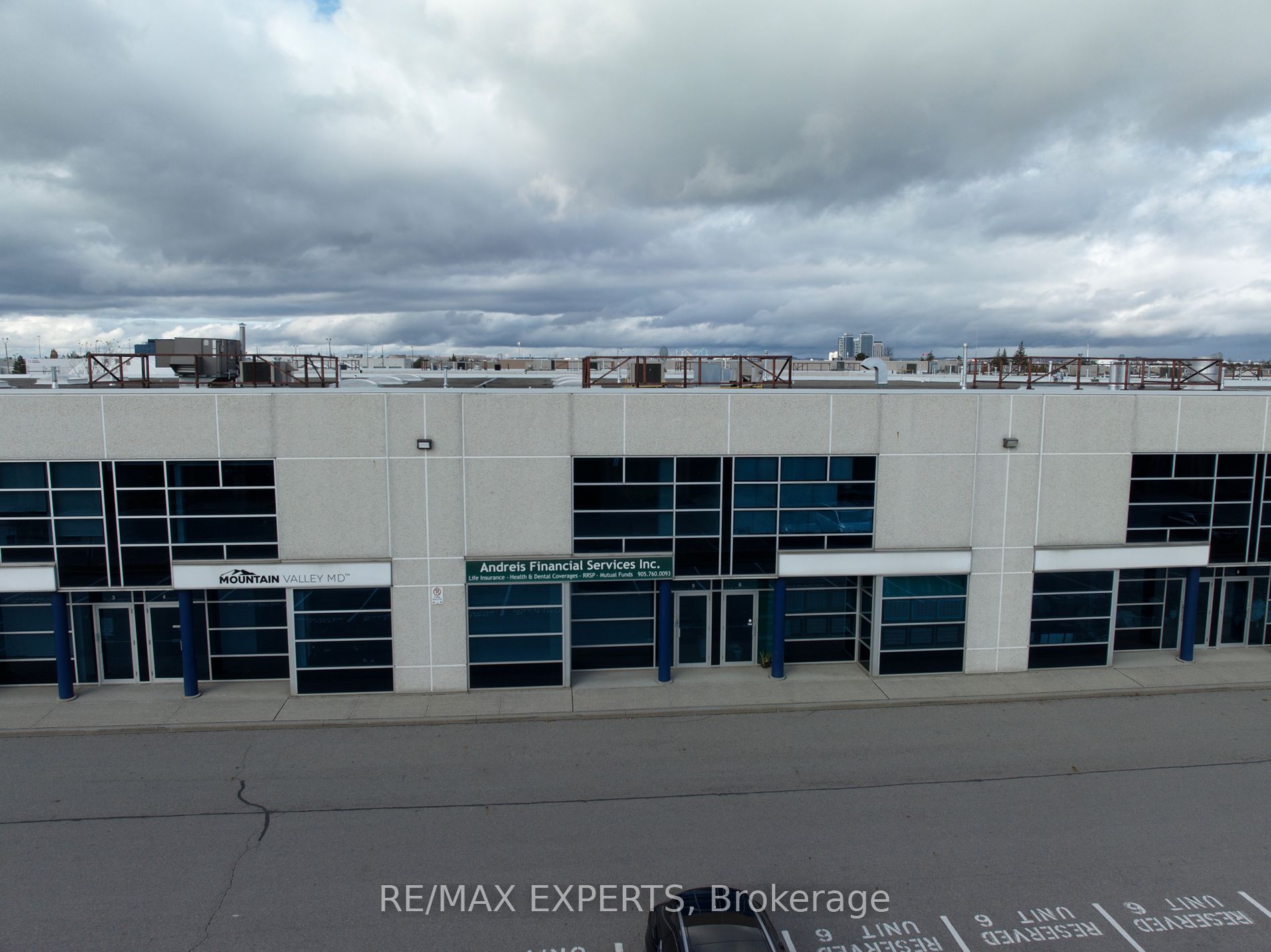 260 Edgeley Blvd 5