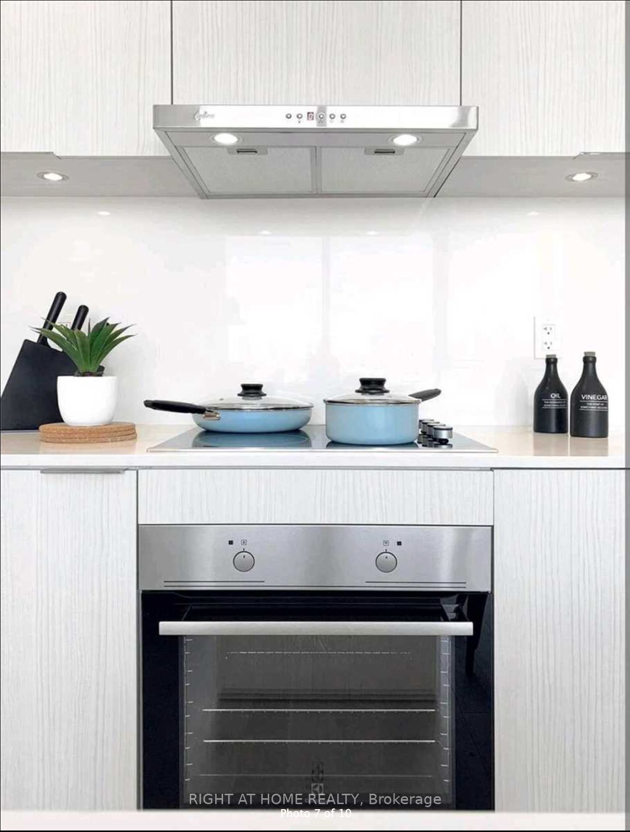 16 W Bonnycastle St 1503