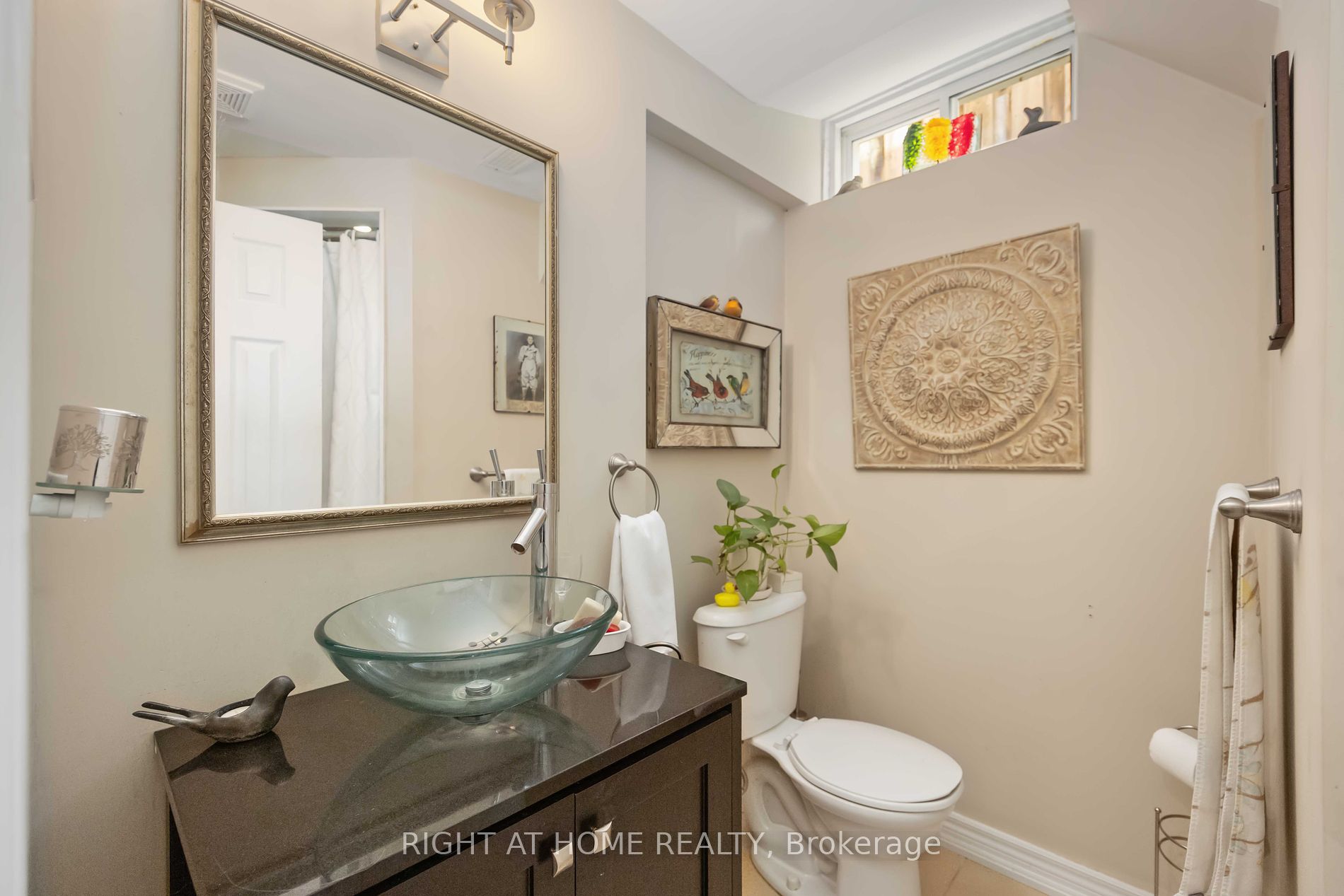 56 Raintree Cres