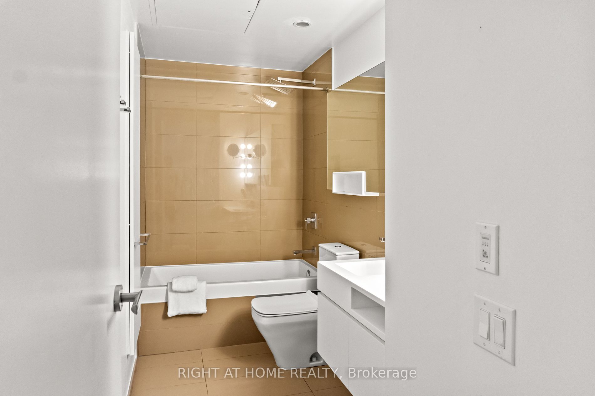 45 E Charles St 501