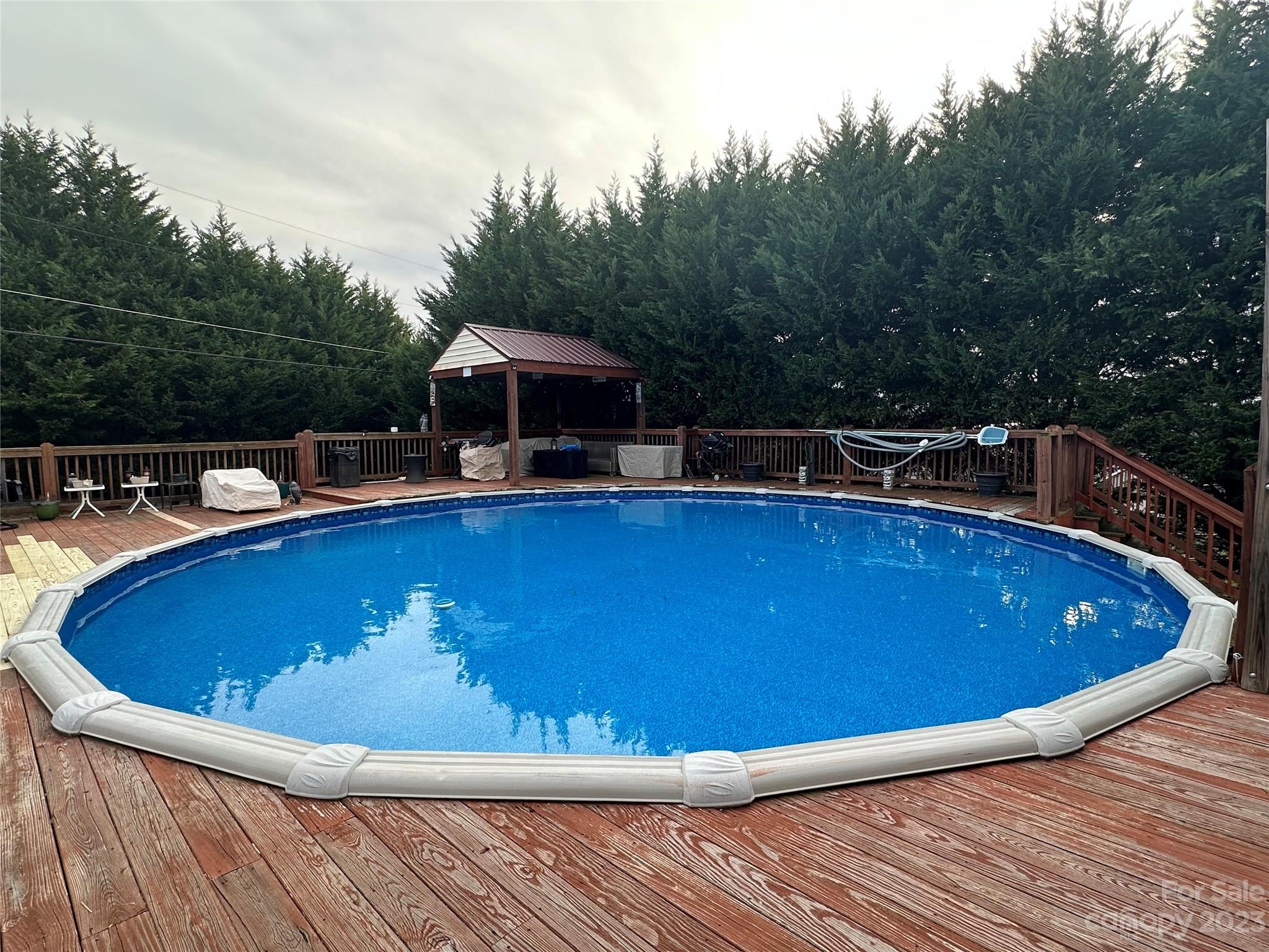 2704 Twin Meadow Drive