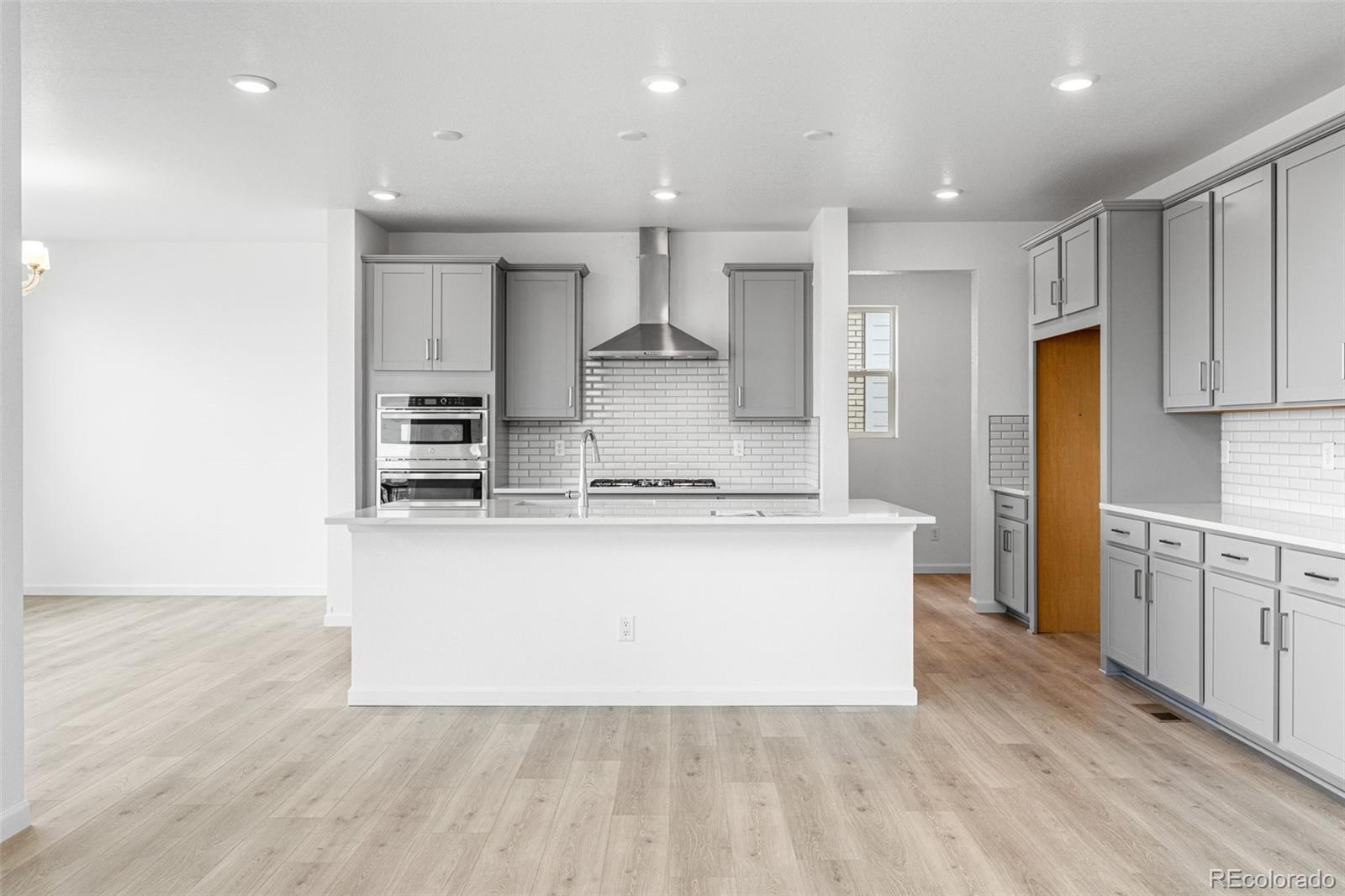 8852 Whiteclover Street