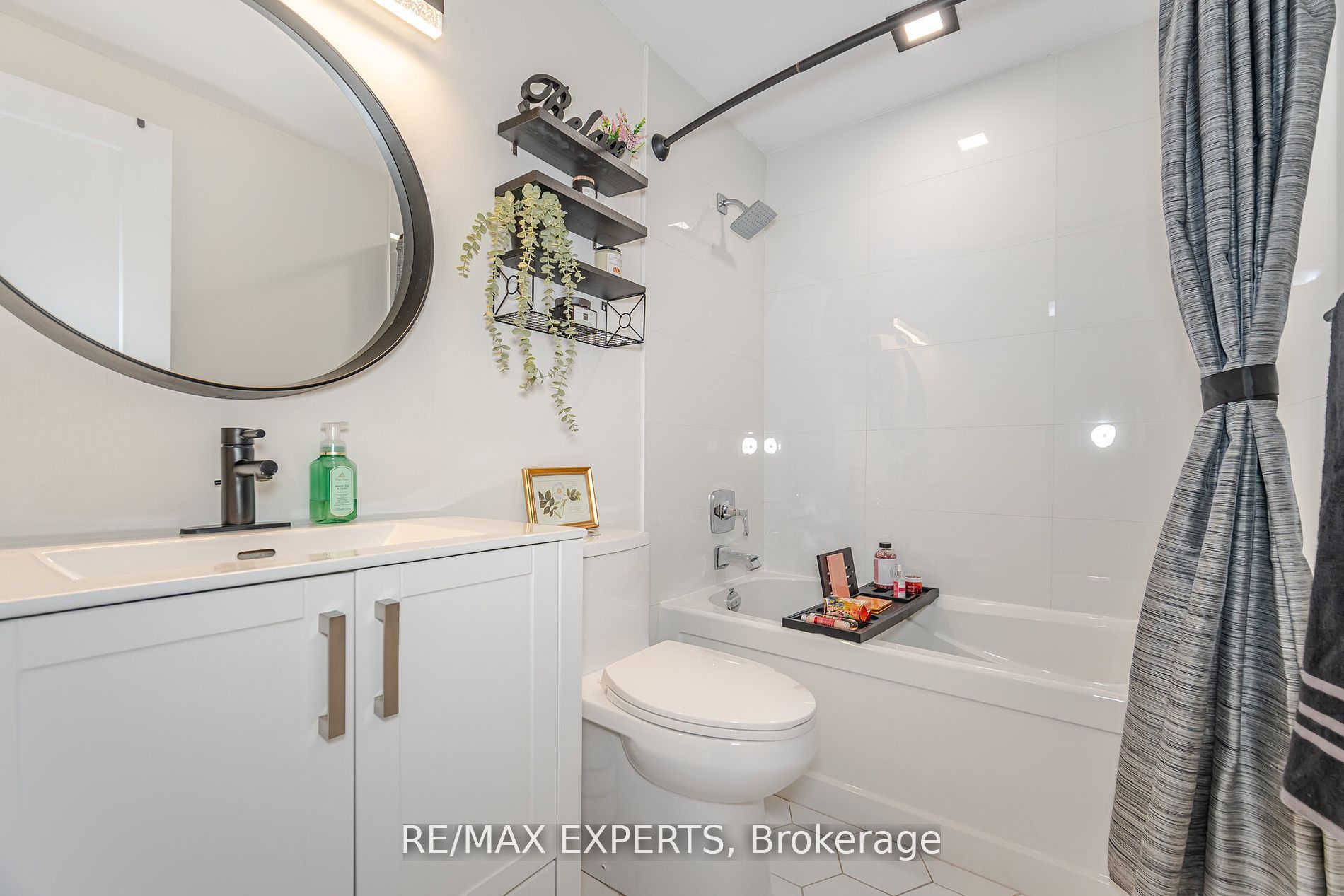 9 Grand River Crt