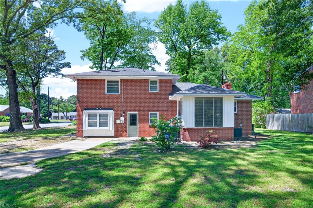 2 Larchmont Crescent