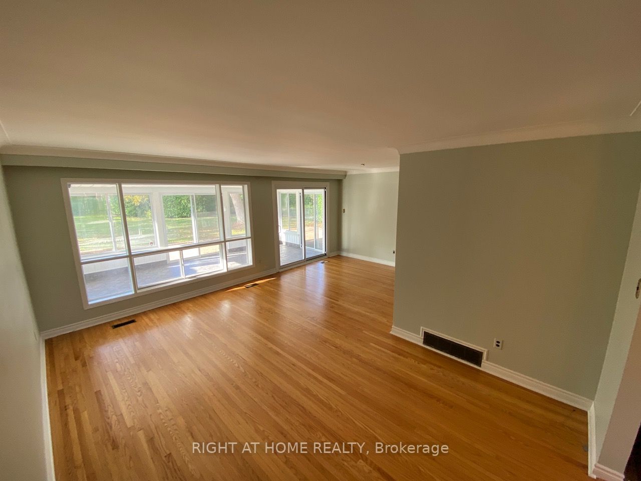 360 Sandlewood Rd